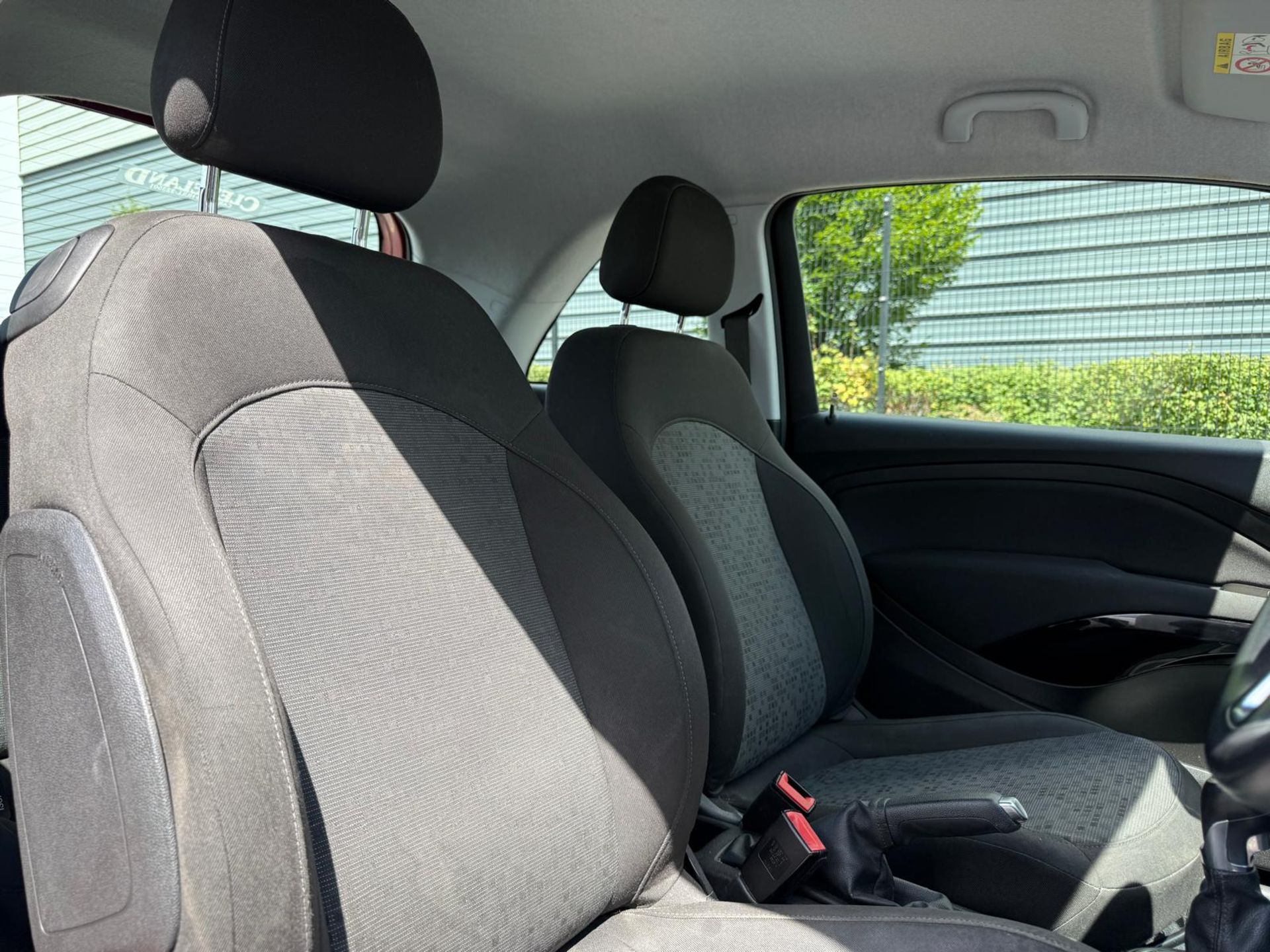 2015 VAUXHALL ADAM 1.2I JAM EURO 6 – 88K MILES – FSH >>--NO VAT ON HAMMER--<< - Image 32 of 35