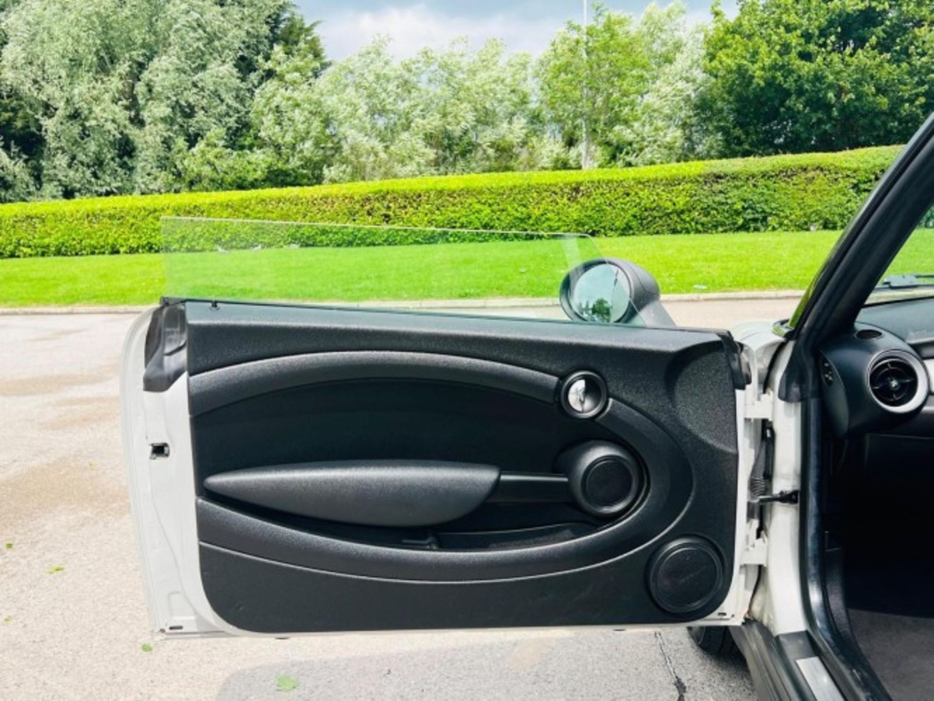 2012 MINI CONVERTIBLE 1.6 ONE EURO 5 – MANUAL – PETROL – 2 DOOR >>--NO VAT ON HAMMER--<< - Image 30 of 34