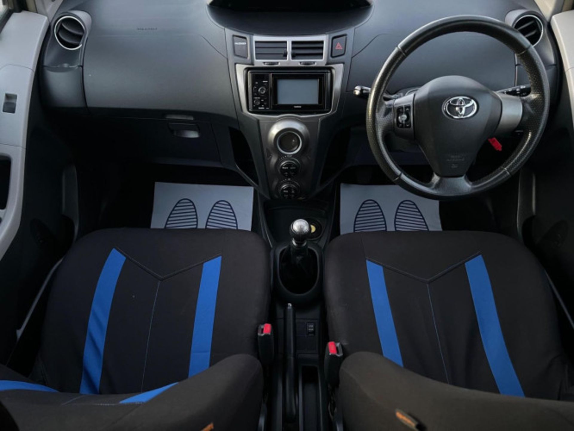2011 TOYOTA YARIS 1.4 D-4D T SPIRIT 5DR HATCHBACK >>--NO VAT ON HAMMER--<< - Image 10 of 26