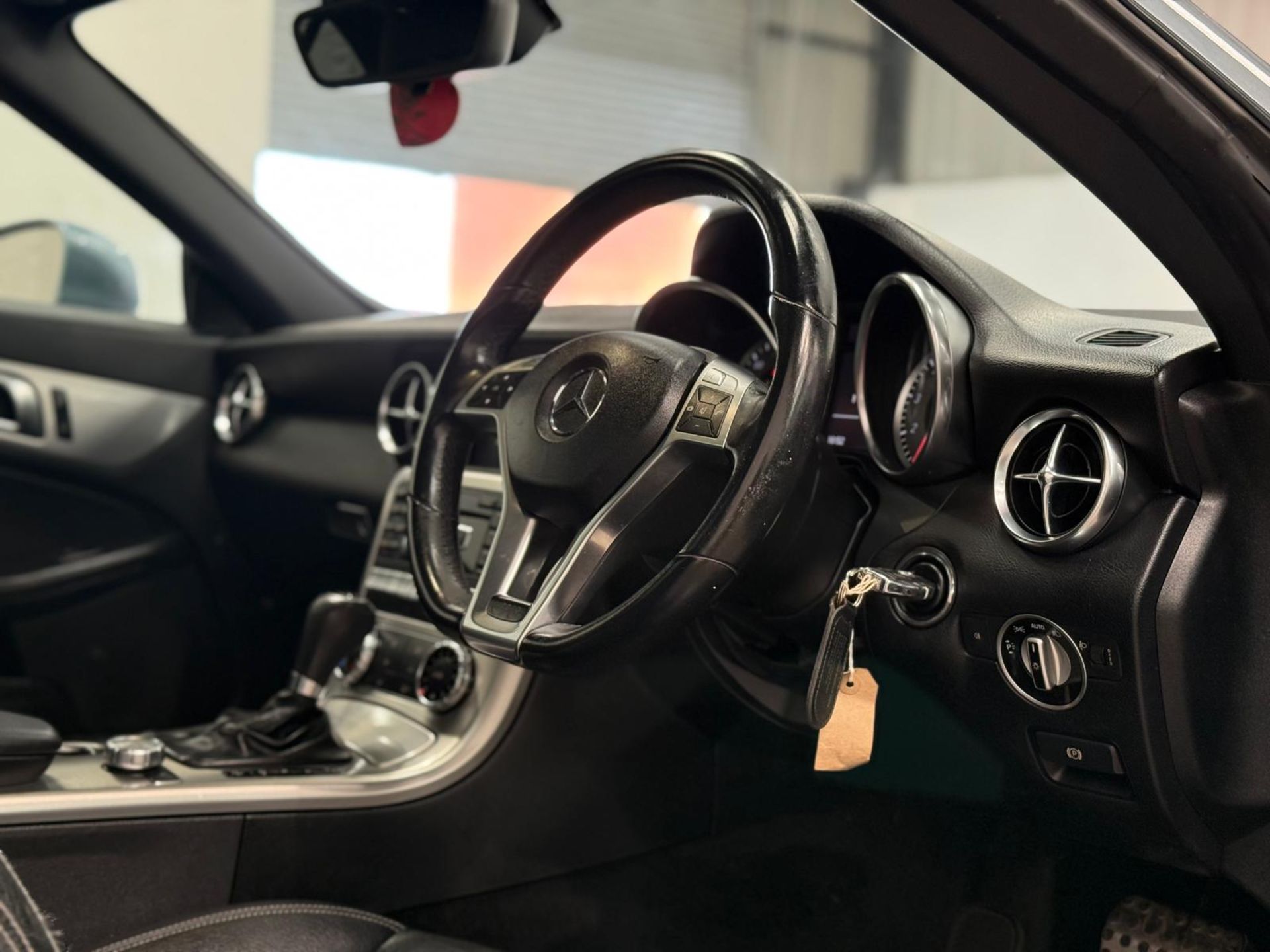 2012 MERCEDES-BENZ SLK200 BLUEEFFICIENCY AUTO – 1.8 PETROL– 147K MILES >>--NO VAT ON HAMMER--<< - Image 24 of 38