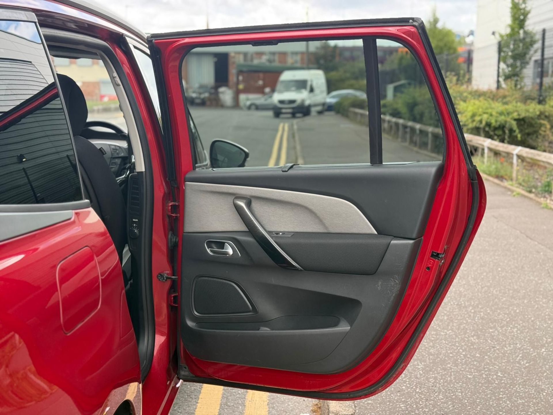 2016 CITROËN GRAND C4 PICASSO EXCLUSIVE+ 1.6 BLUEHDI– 96K MILES – RED >>--NO VAT ON HAMMER--<< - Image 26 of 39