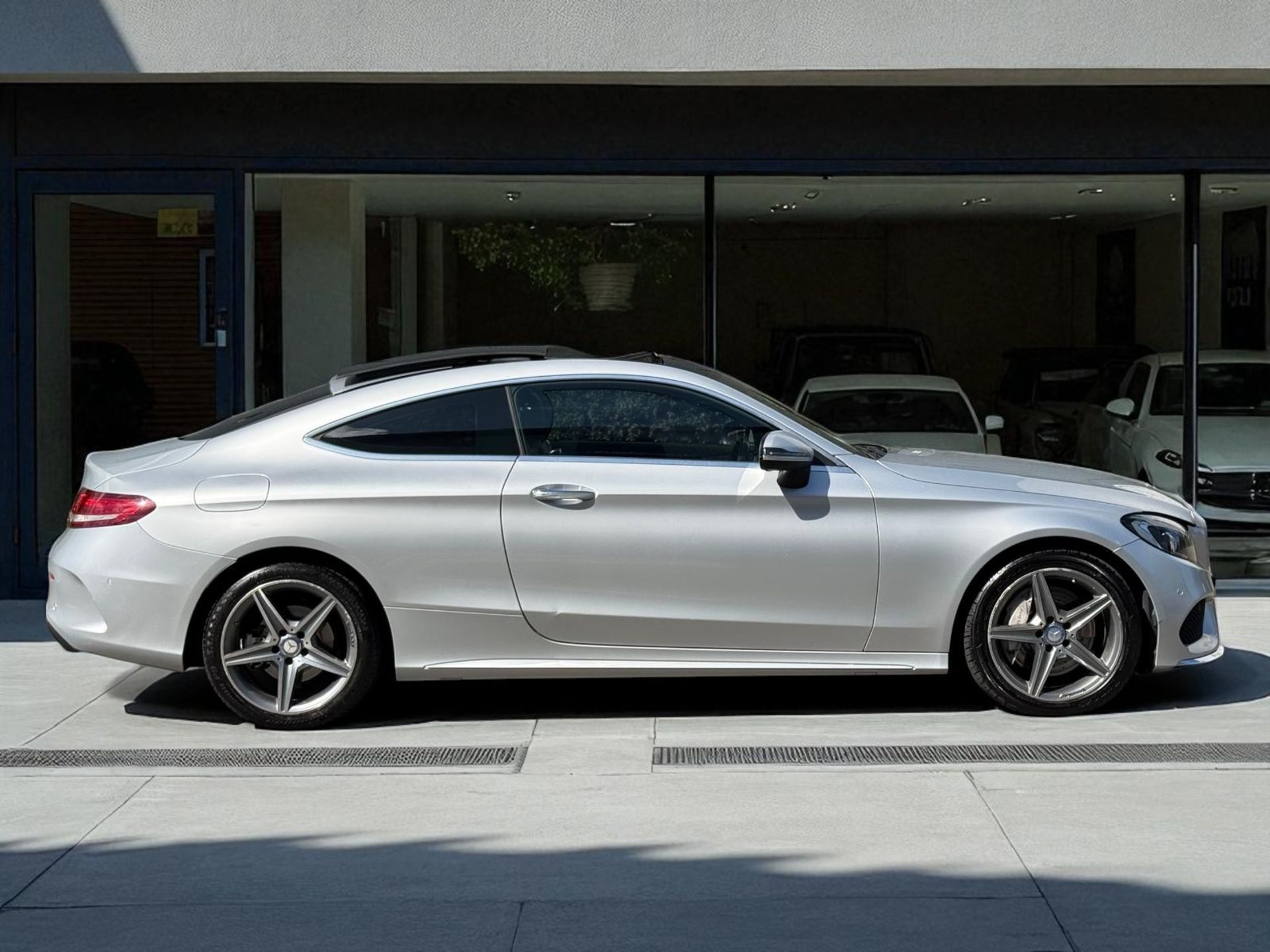 2016 MERCEDES-BENZ C250D AMG LINE PREMIUM AUTO – 2.1 DIESEL - 94K MILES >>--NO VAT ON HAMMER--<< - Image 4 of 38