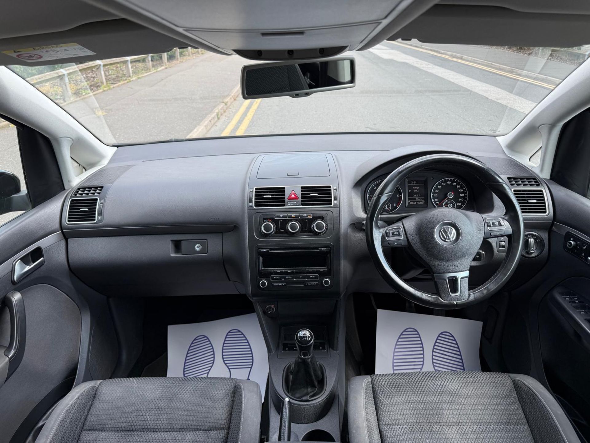 2014 VOLKSWAGEN TOURAN SE BLUE TECH TDI – 1.6 DIESEL – MANUAL – 7 SEATER >>--NO VAT ON HAMMER--<< - Image 37 of 41
