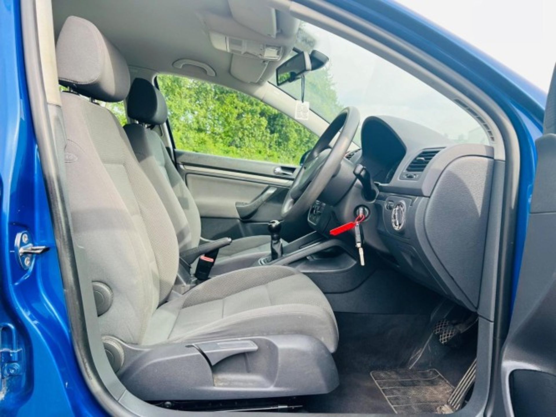 2004 VOLKSWAGEN GOLF 1.6 FSI SE 5DR – ULEZ COMPLIANT – PETROL >>--NO VAT ON HAMMER--<< - Image 21 of 27
