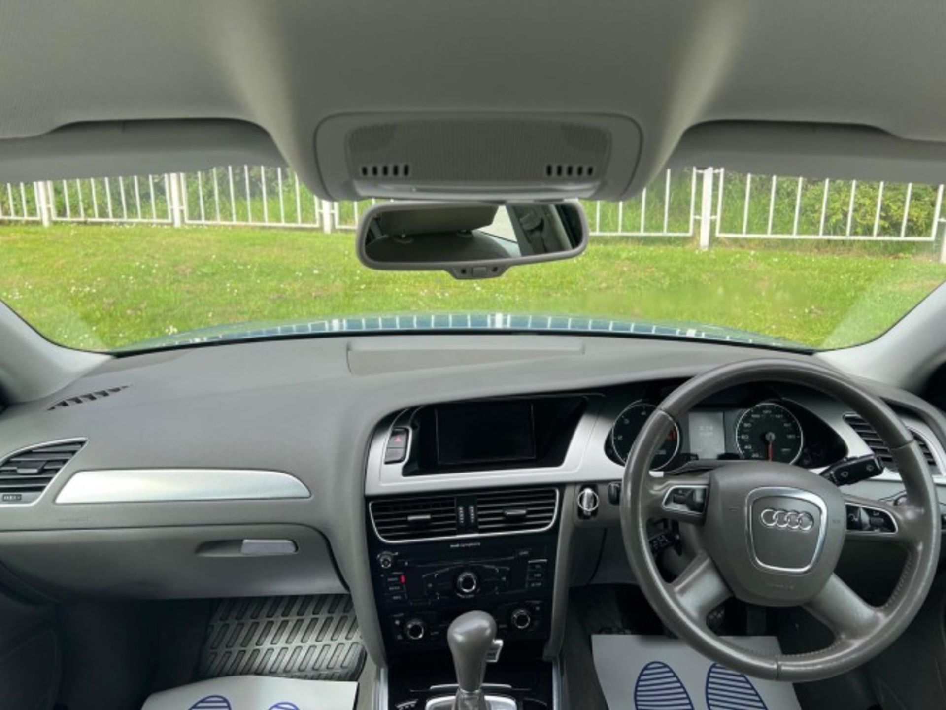 2009 AUDI A4 2.0 TDI EXECUTIVE SE – MULTITRONIC >>--NO VAT ON HAMMER--<< - Image 32 of 39