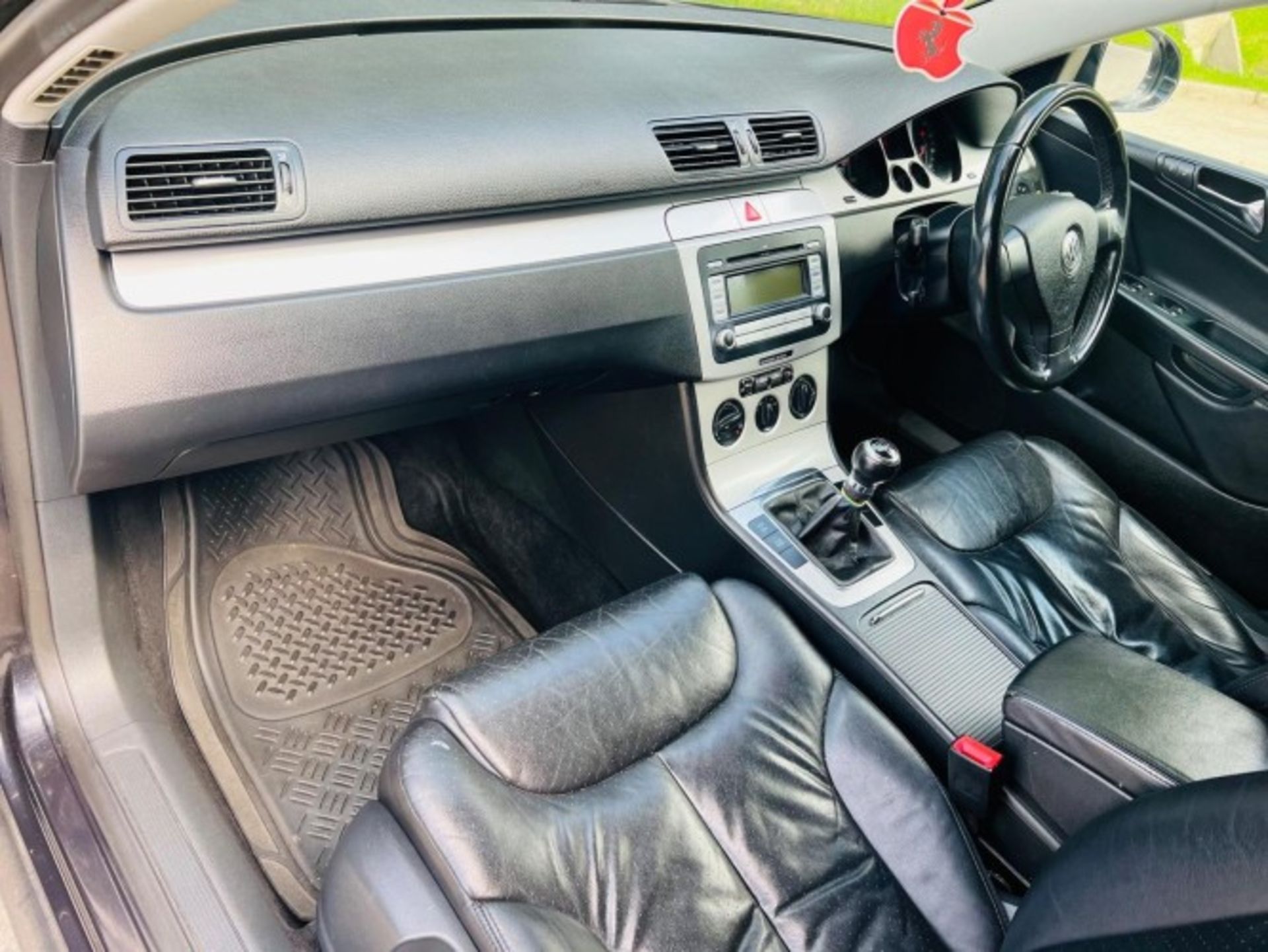 2008 VOLKSWAGEN PASSAT 2.0 TDI SE – MANUAL>>--NO VAT ON HAMMER--<< - Image 25 of 36
