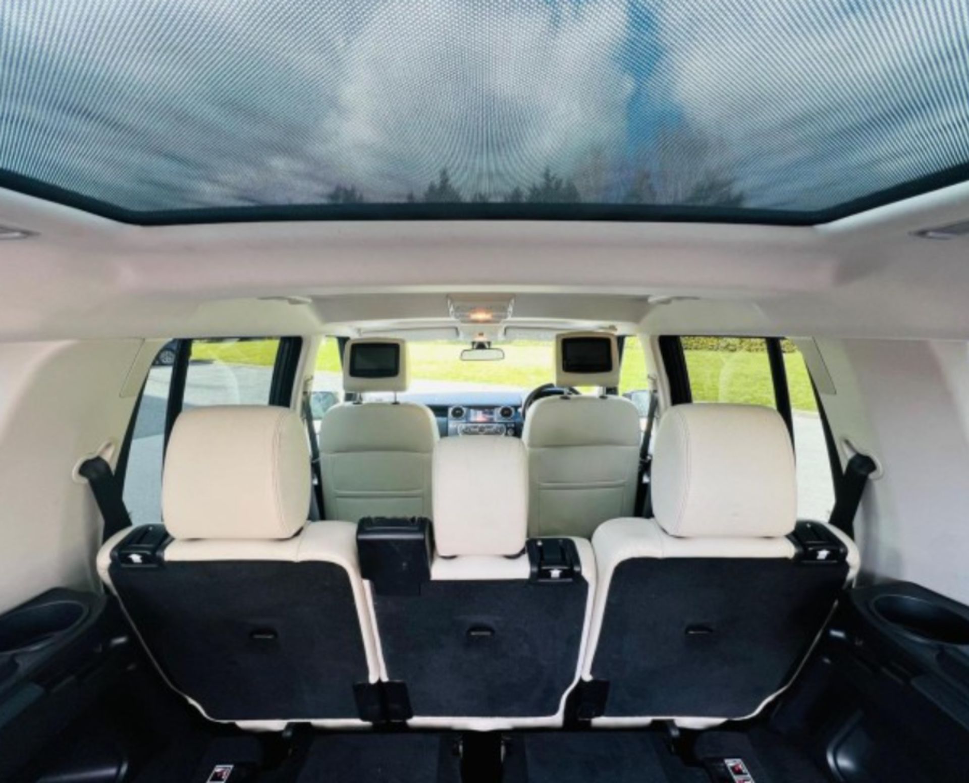 LAND ROVER DISCOVERY 4 3.0 SD V6 HSE AUTO 4WD EURO 5 5DR – 123K MILES >>--NO VAT ON HAMMER--<< - Image 17 of 25