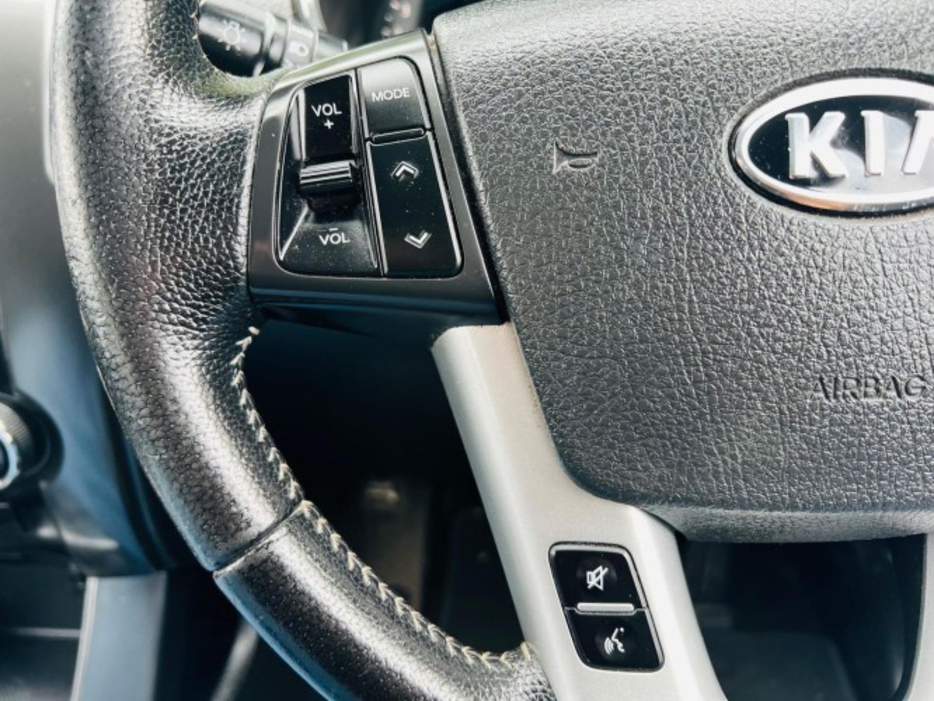 2012 KIA SORENTO 2.2 CRDI KX-2 AUTO AWD – 7 SEATER SUV – AUTOMATIC >>--NO VAT ON HAMMER--<< - Image 38 of 43