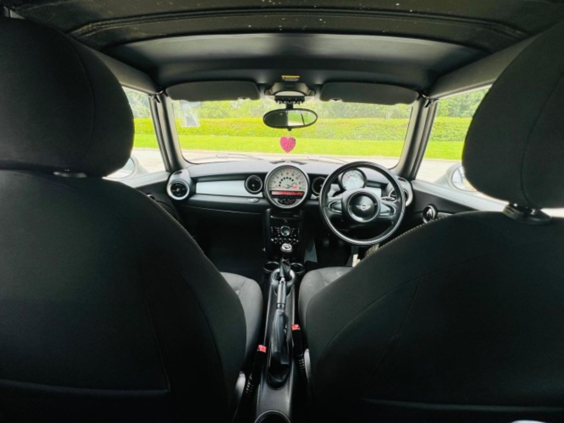 2012 MINI CONVERTIBLE 1.6 ONE EURO 5 – MANUAL – PETROL – 2 DOOR >>--NO VAT ON HAMMER--<< - Image 18 of 34