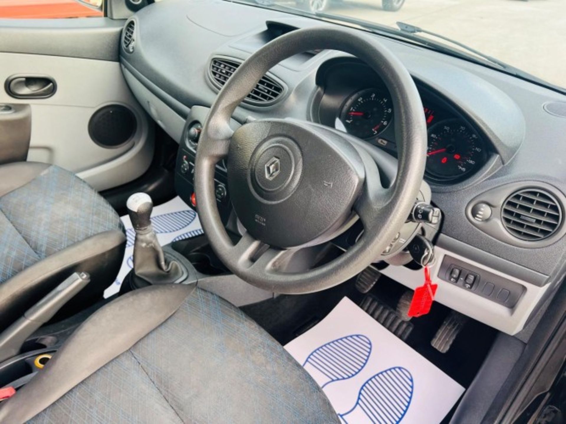 2006 RENAULT CLIO 1.2 16V EXTREME – 3DR HATCHBACK – BLACK >>--NO VAT ON HAMMER--<< - Image 14 of 26