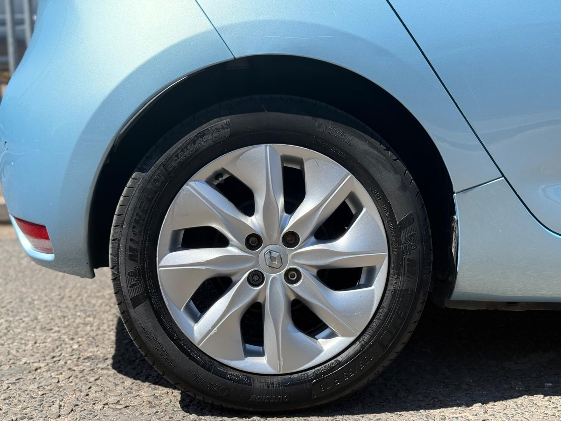 2014 RENAULT ZOE DYNAMIQUE INTENS AUTO – 68K MILES – 91% BATTERY HEALTH >>--NO VAT ON HAMMER--<< - Image 15 of 36