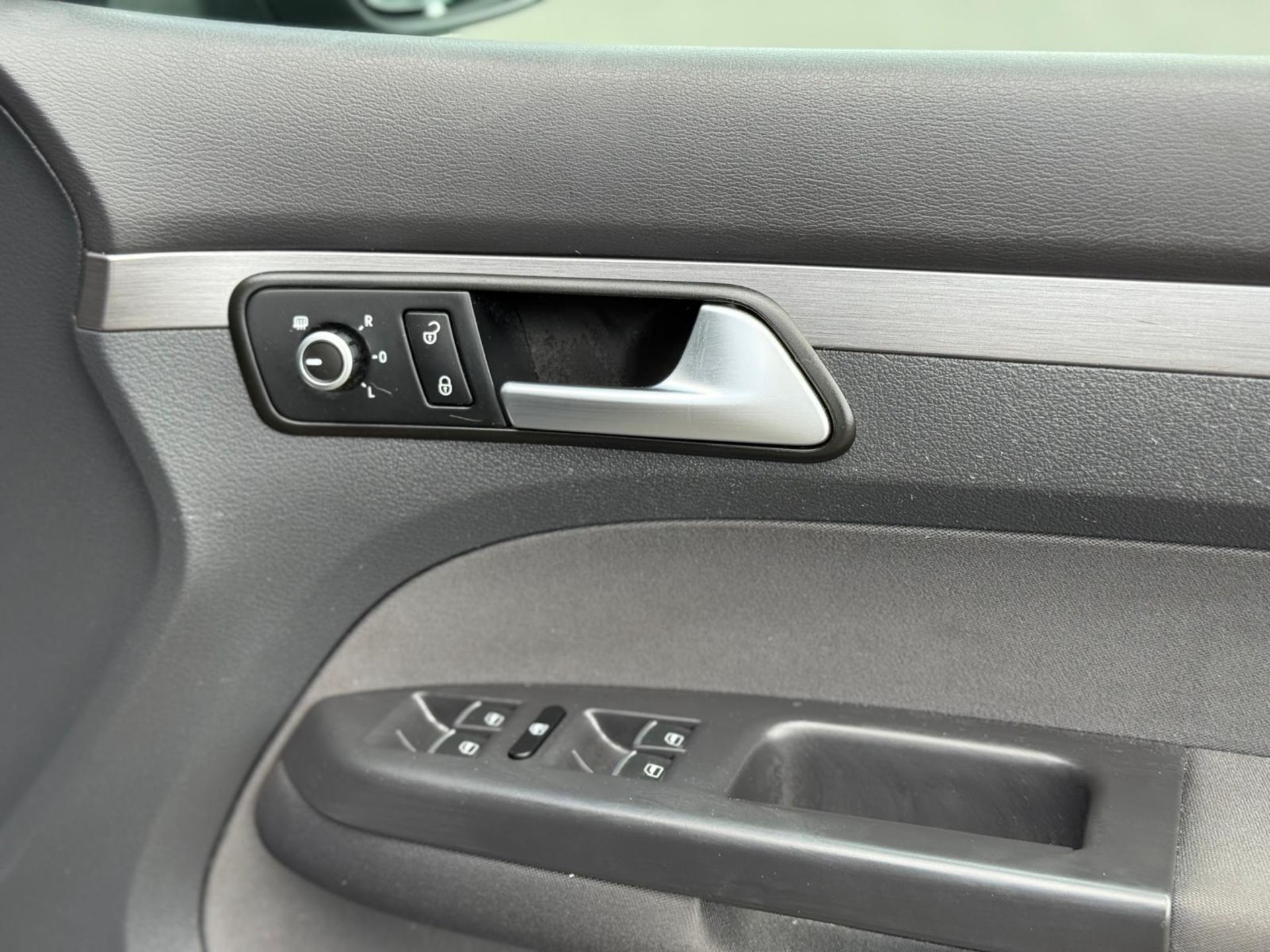 2014 VOLKSWAGEN TOURAN SE BLUE TECH TDI – 1.6 DIESEL – MANUAL – 7 SEATER >>--NO VAT ON HAMMER--<< - Image 35 of 41