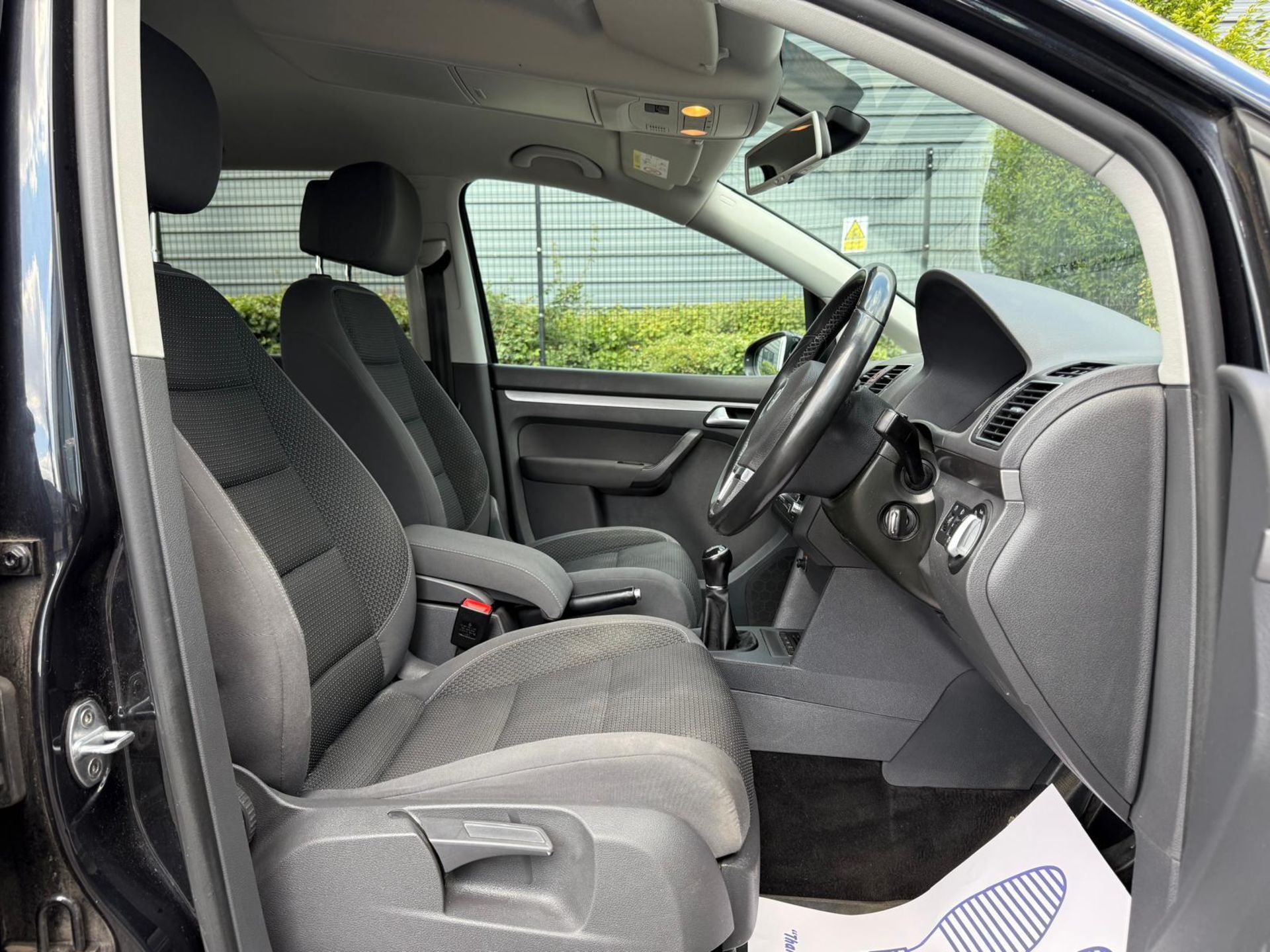2014 VOLKSWAGEN TOURAN SE BLUE TECH TDI – 1.6 DIESEL – MANUAL – 7 SEATER >>--NO VAT ON HAMMER--<< - Image 34 of 41