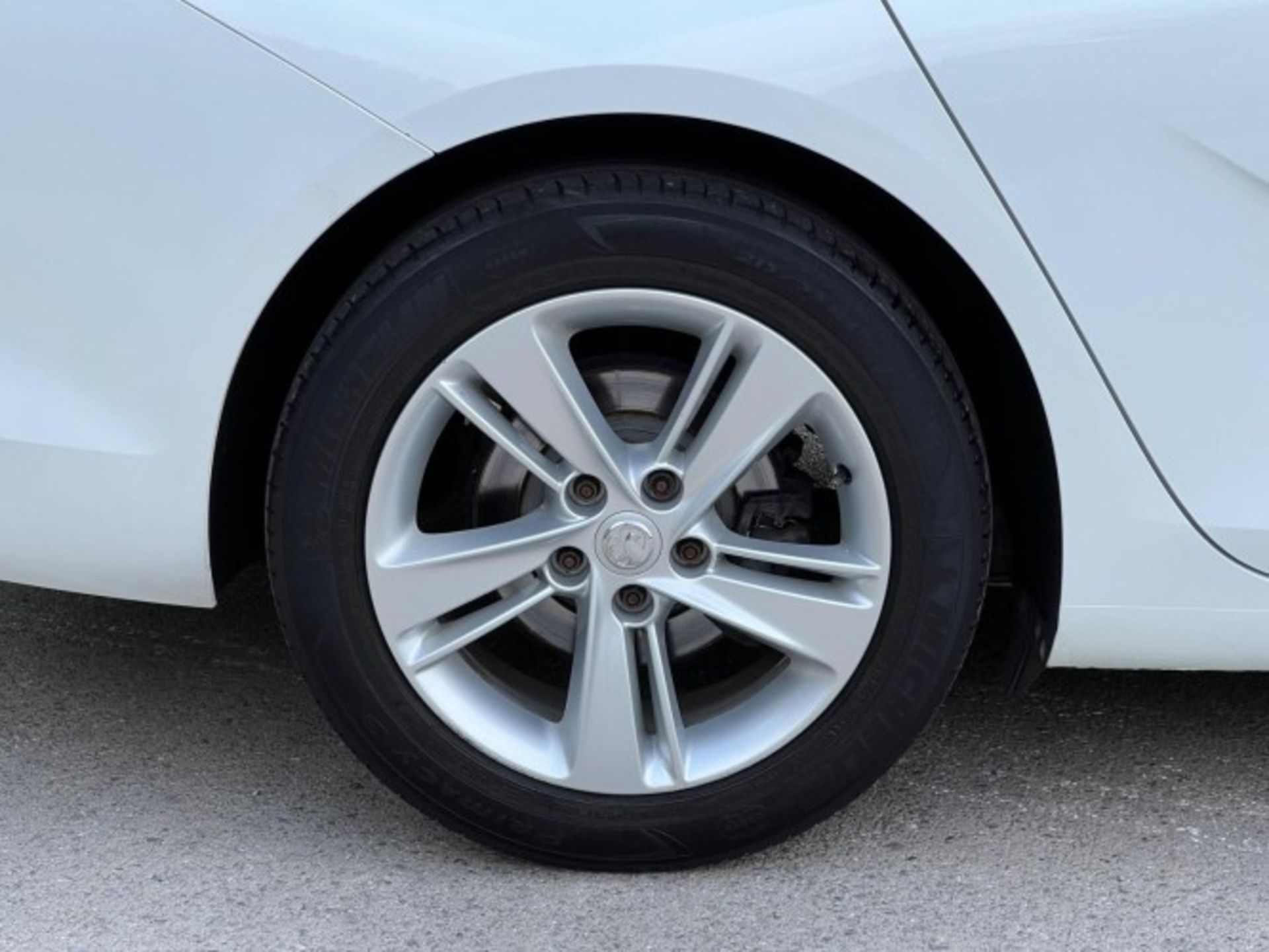 2018 VAUXHALL INSIGNIA 1.6 TURBO D ECOTEC TECH LINE NAV GRAND SPORT EURO 6 >>--NO VAT ON HAMMER--<< - Image 26 of 36
