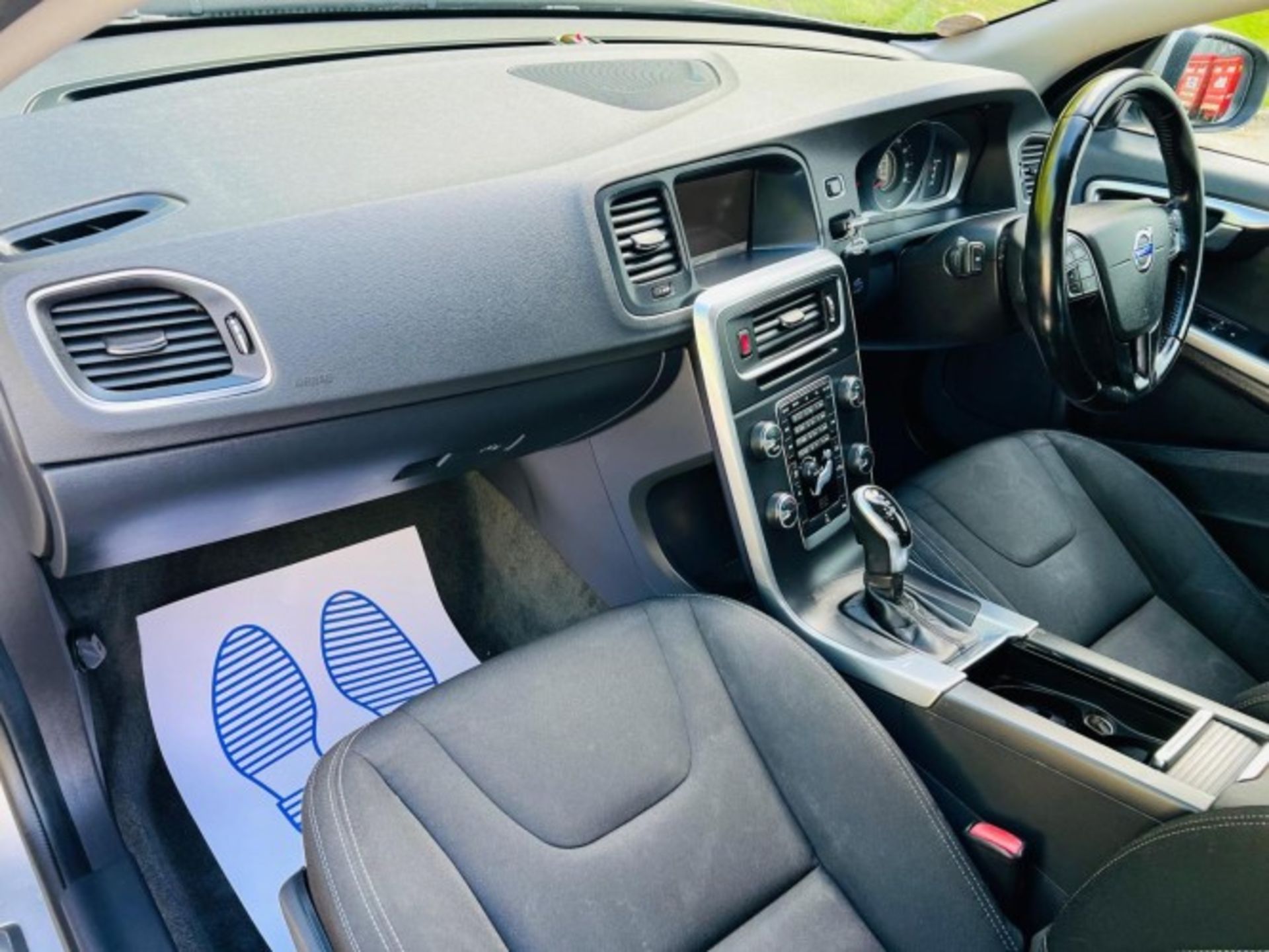 2013 VOLVO V60 1.6 D2 BUSINESS EDITION POWERSHIFT – AUTOMATIC >>--NO VAT ON HAMMER--<< - Image 11 of 29