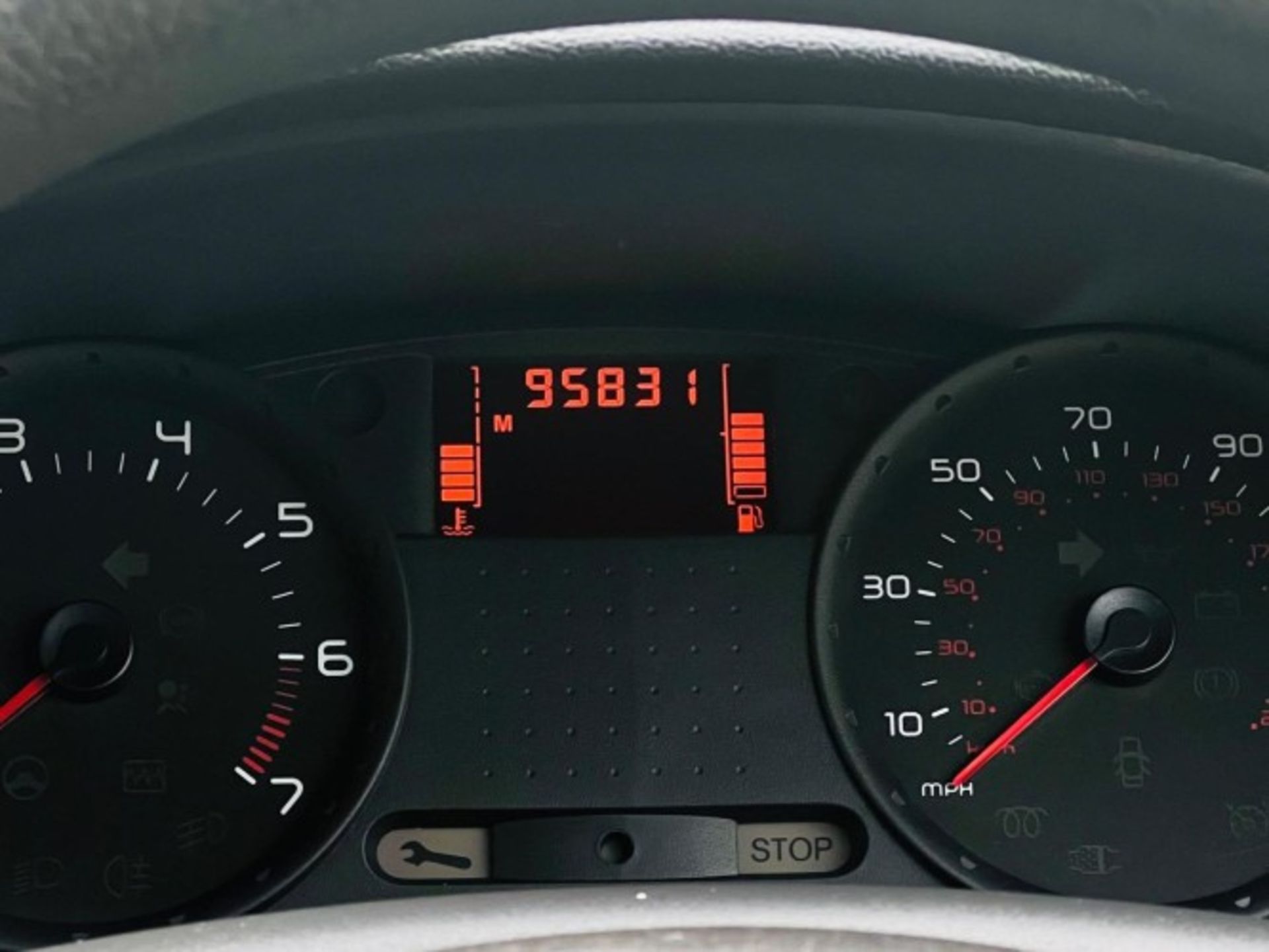 2006 RENAULT CLIO 1.2 16V EXTREME – 3DR HATCHBACK – BLACK >>--NO VAT ON HAMMER--<< - Image 19 of 26