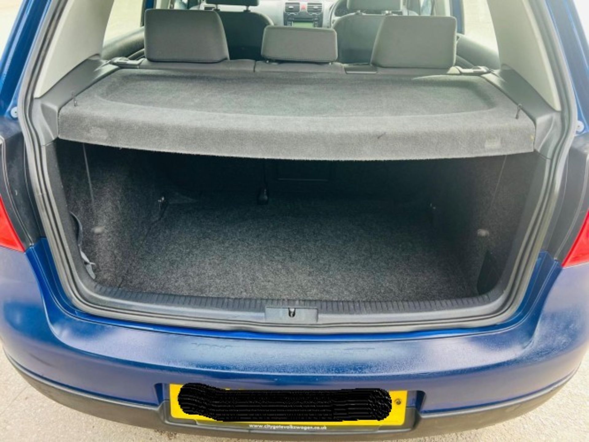 2004 VOLKSWAGEN GOLF 1.6 FSI SE 5DR – ULEZ COMPLIANT – PETROL >>--NO VAT ON HAMMER--<< - Image 23 of 27