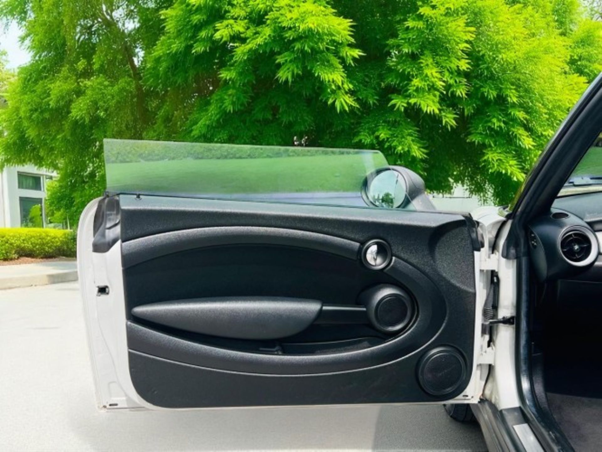 2012 MINI CONVERTIBLE 1.6 ONE EURO 5 – MANUAL – PETROL – 2 DOOR >>--NO VAT ON HAMMER--<< - Image 8 of 34