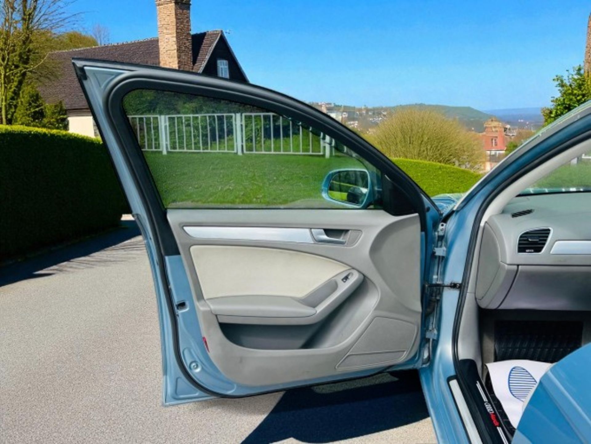 2009 AUDI A4 2.0 TDI EXECUTIVE SE – MULTITRONIC >>--NO VAT ON HAMMER--<< - Image 13 of 39