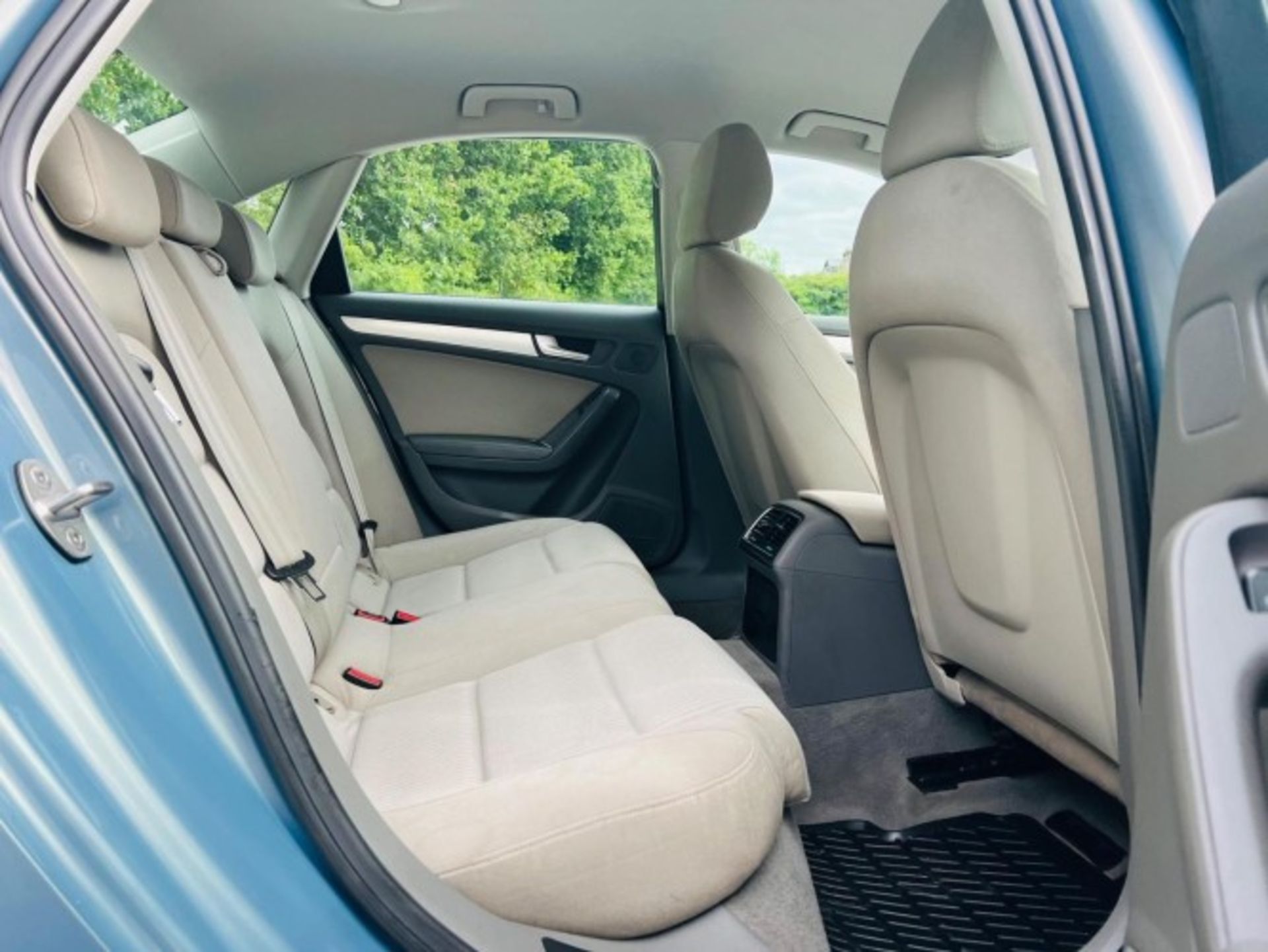 2009 AUDI A4 2.0 TDI EXECUTIVE SE – MULTITRONIC >>--NO VAT ON HAMMER--<< - Image 18 of 39