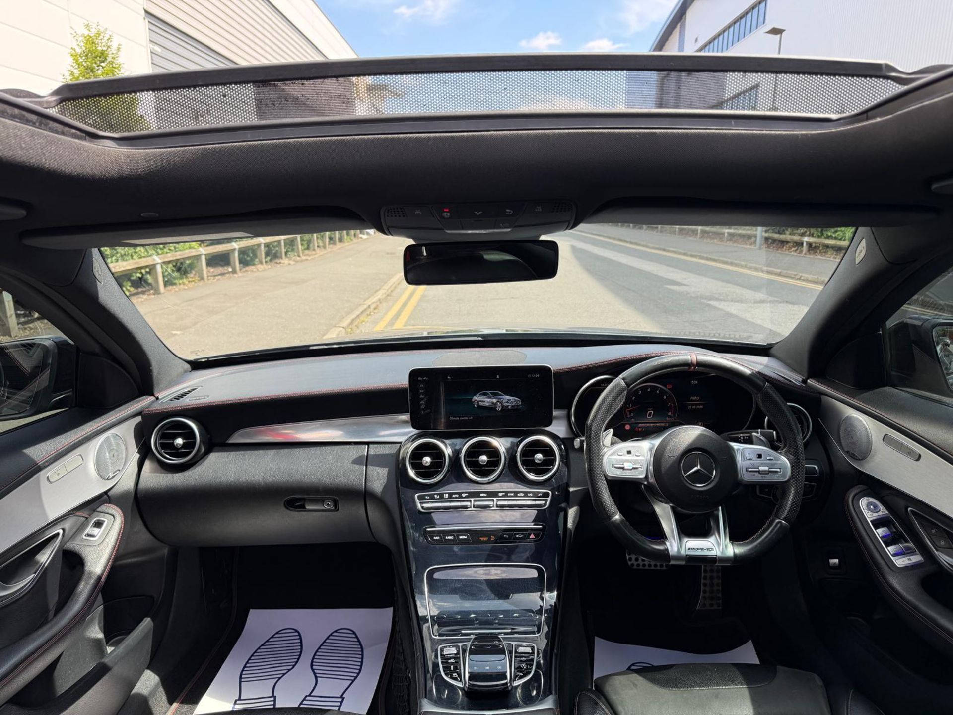 2019 MERCEDES-BENZ AMG C 43 PREMIUM PLUS – 4MATIC – 3.0 V6 >>--NO VAT ON HAMMER--<< - Image 34 of 38