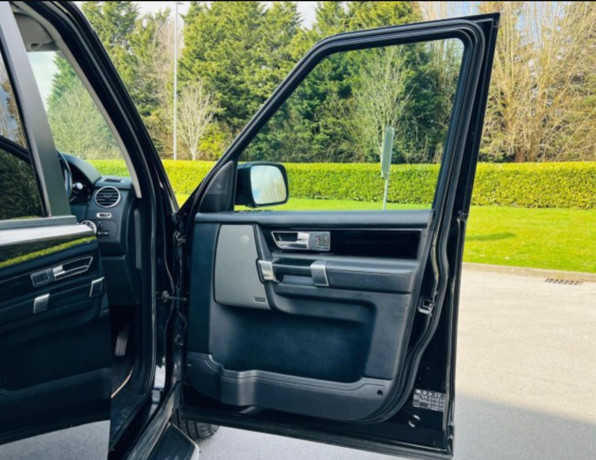 LAND ROVER DISCOVERY 4 3.0 SD V6 HSE AUTO 4WD EURO 5 5DR – 123K MILES >>--NO VAT ON HAMMER--<< - Image 13 of 25