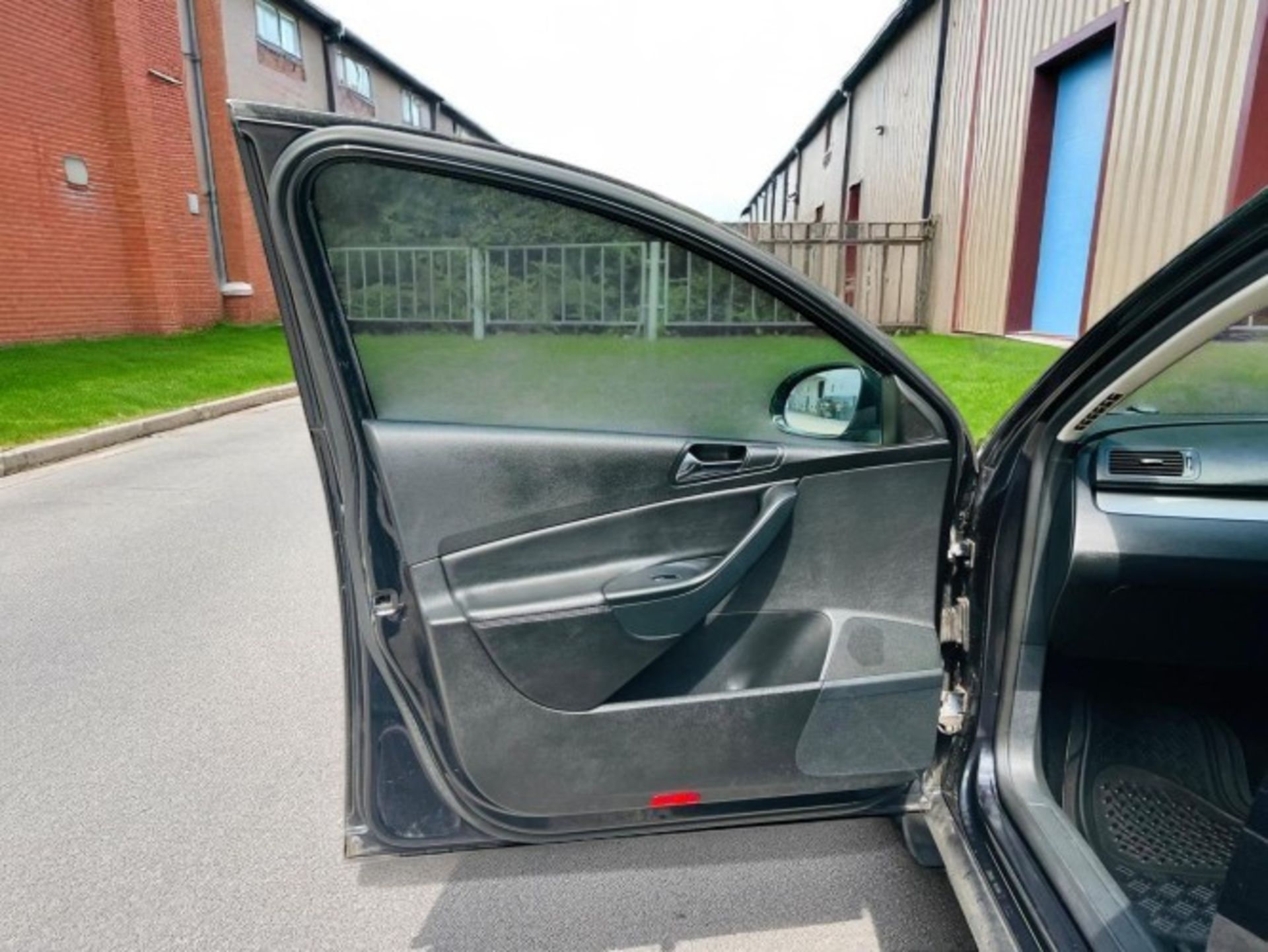 2008 VOLKSWAGEN PASSAT 2.0 TDI SE – MANUAL>>--NO VAT ON HAMMER--<< - Image 4 of 36