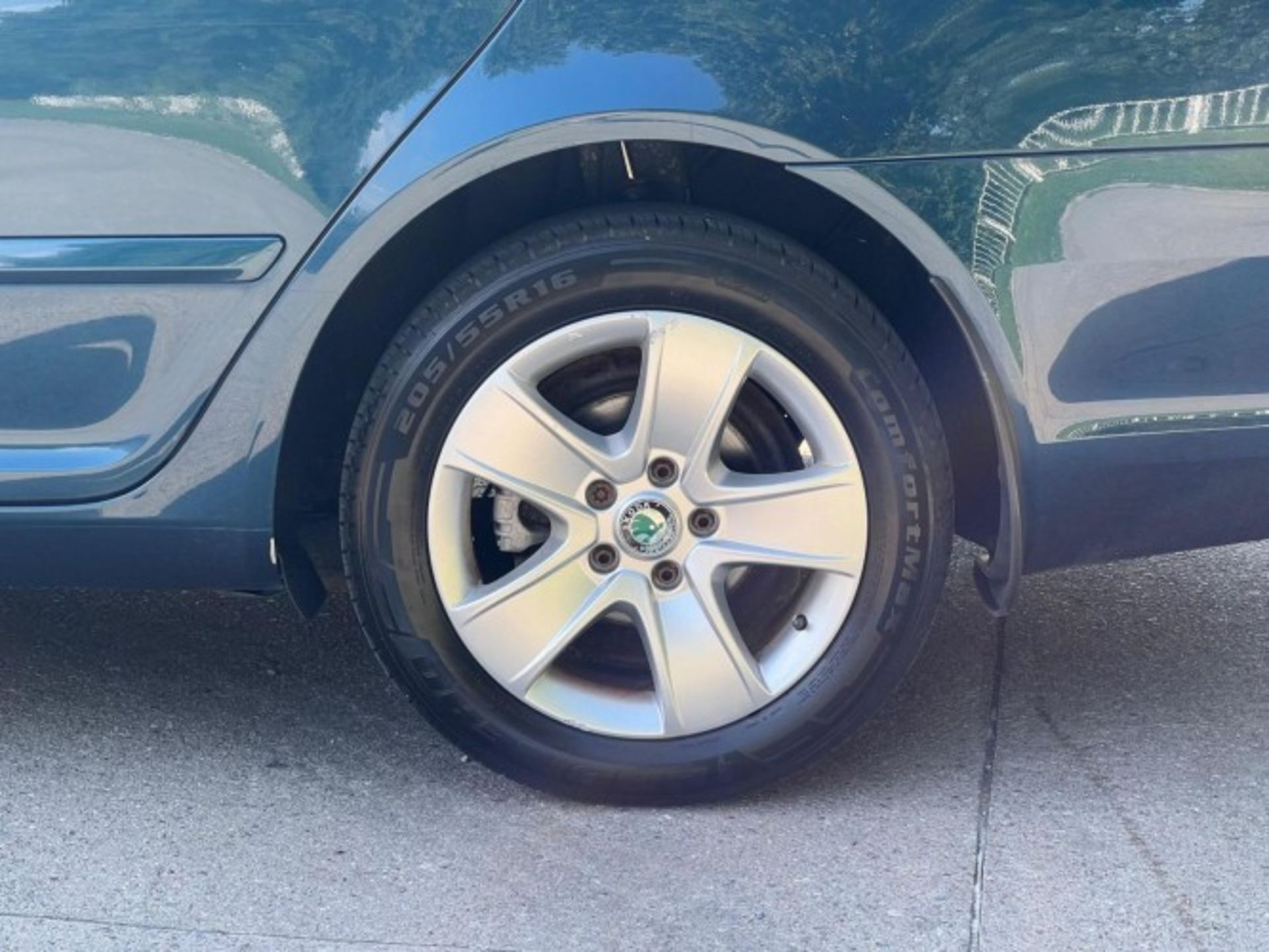 2012 SKODA OCTAVIA 1.6 TDI ELEGANCE DSG – 5DR ESTATE >>--NO VAT ON HAMMER--<< - Image 19 of 41