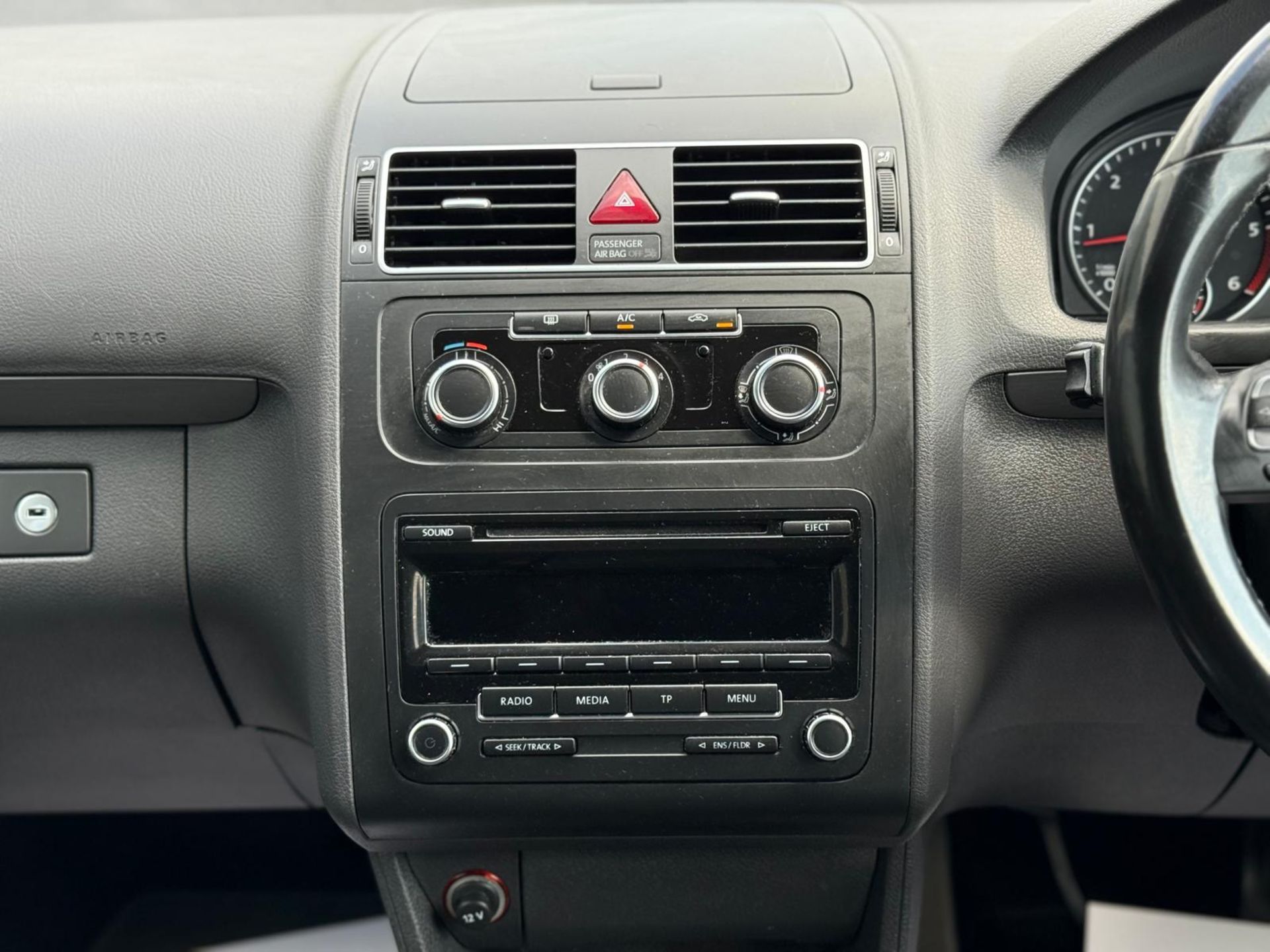2014 VOLKSWAGEN TOURAN SE BLUE TECH TDI – 1.6 DIESEL – MANUAL – 7 SEATER >>--NO VAT ON HAMMER--<< - Image 38 of 41