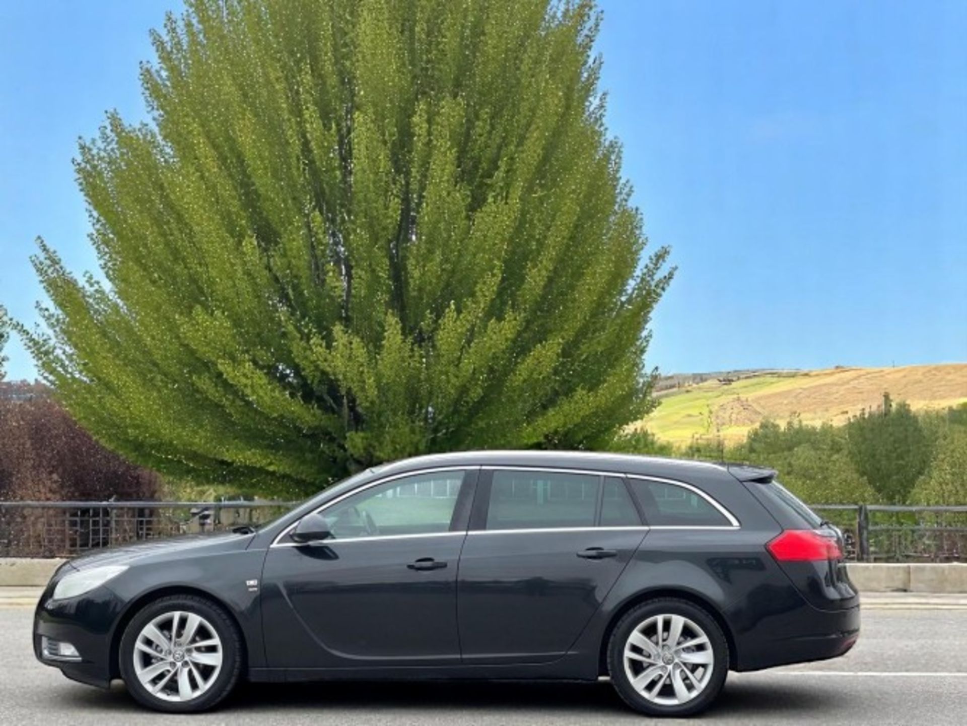 2013 VAUXHALL INSIGNIA 1.4T SRI SPORTS TOURER (S/S) 5DR – 100,909 MILES >>--NO VAT ON HAMMER--<< - Image 5 of 8