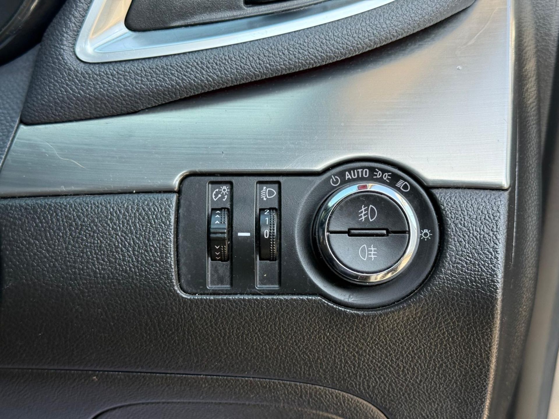 2015 VAUXHALL MOKKA SE 1.6 PETROL – 71K – LEATHER – PARKING SENSORS >>--NO VAT ON HAMMER--<< - Image 28 of 40