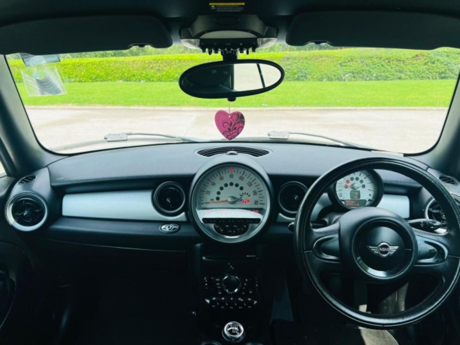 2012 MINI CONVERTIBLE 1.6 ONE EURO 5 – MANUAL – PETROL – 2 DOOR >>--NO VAT ON HAMMER--<< - Image 26 of 34