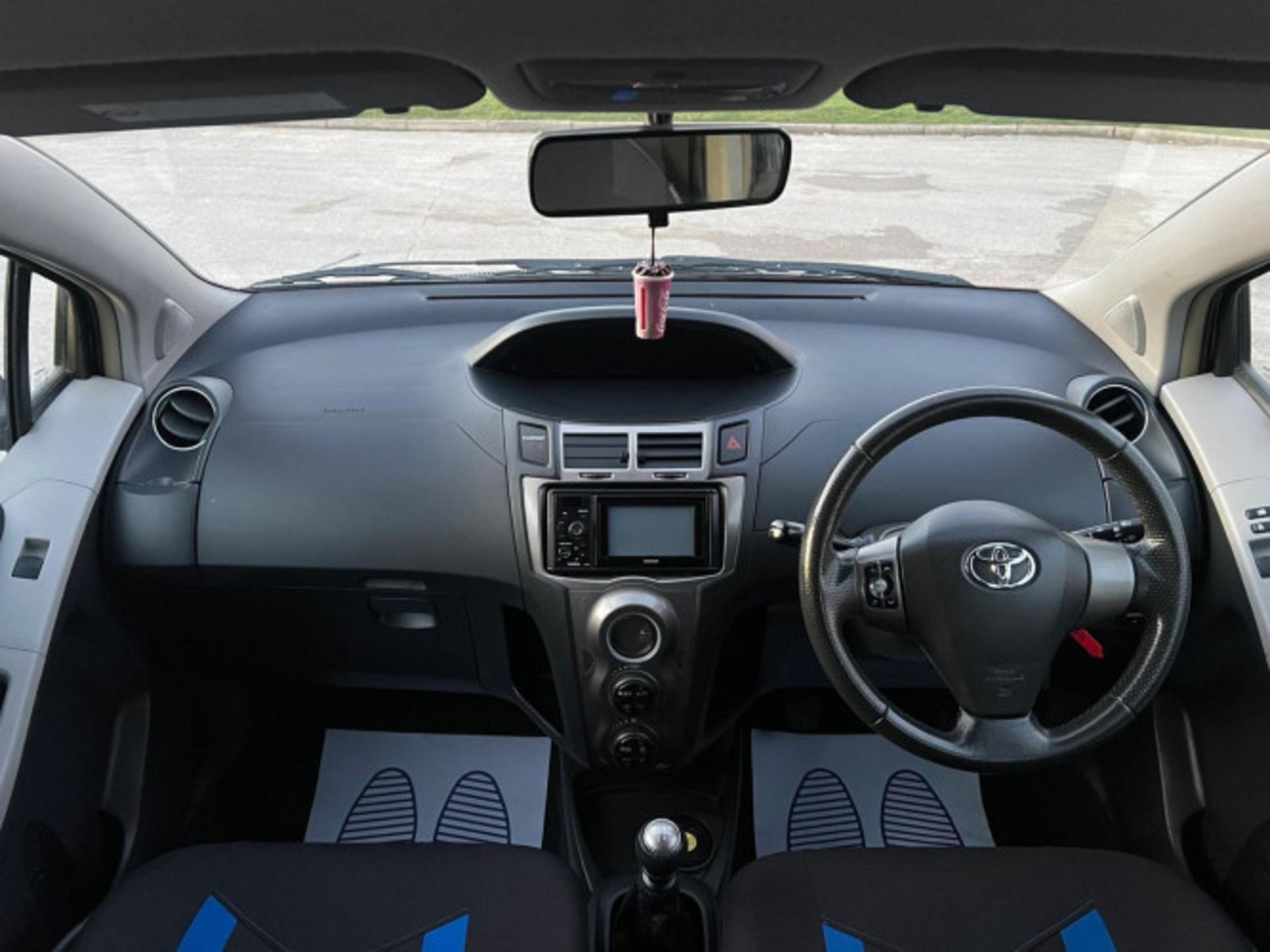 2011 TOYOTA YARIS 1.4 D-4D T SPIRIT 5DR HATCHBACK >>--NO VAT ON HAMMER--<< - Image 7 of 26