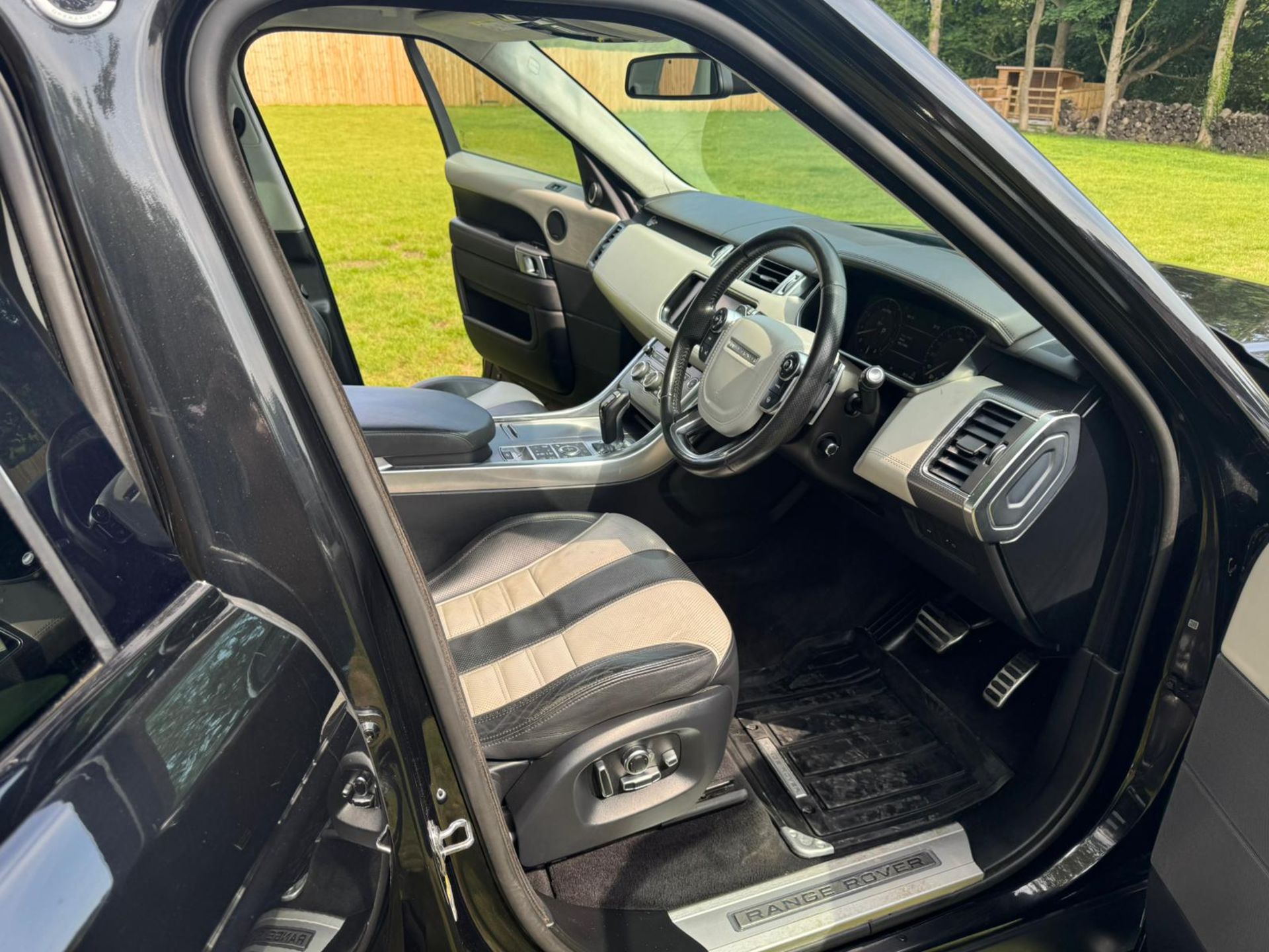 2015 LAND ROVER RANGE ROVER SPORT SVR V8 AUTO – 5.0L PETROL – 4WD >>--NO VAT ON HAMMER--<< - Image 21 of 31