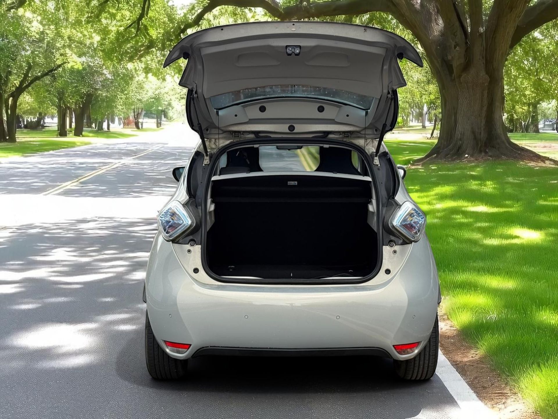 2016 RENAULT ZOE DYNAMIQUE NAV AUTO – 22KWH ELECTRIC HATCHBACK >>--NO VAT ON HAMMER--<< - Image 10 of 27
