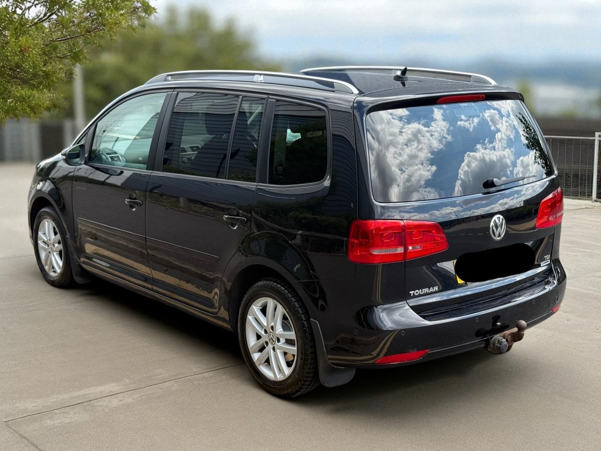 2014 VOLKSWAGEN TOURAN SE BLUE TECH TDI – 1.6 DIESEL – MANUAL – 7 SEATER >>--NO VAT ON HAMMER--<< - Image 13 of 41