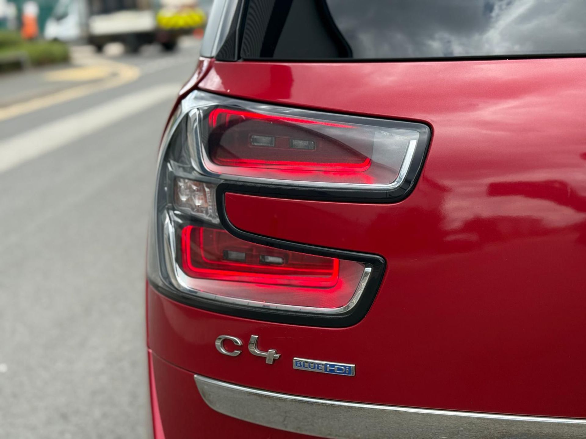 2016 CITROËN GRAND C4 PICASSO EXCLUSIVE+ 1.6 BLUEHDI– 96K MILES – RED >>--NO VAT ON HAMMER--<< - Image 13 of 39