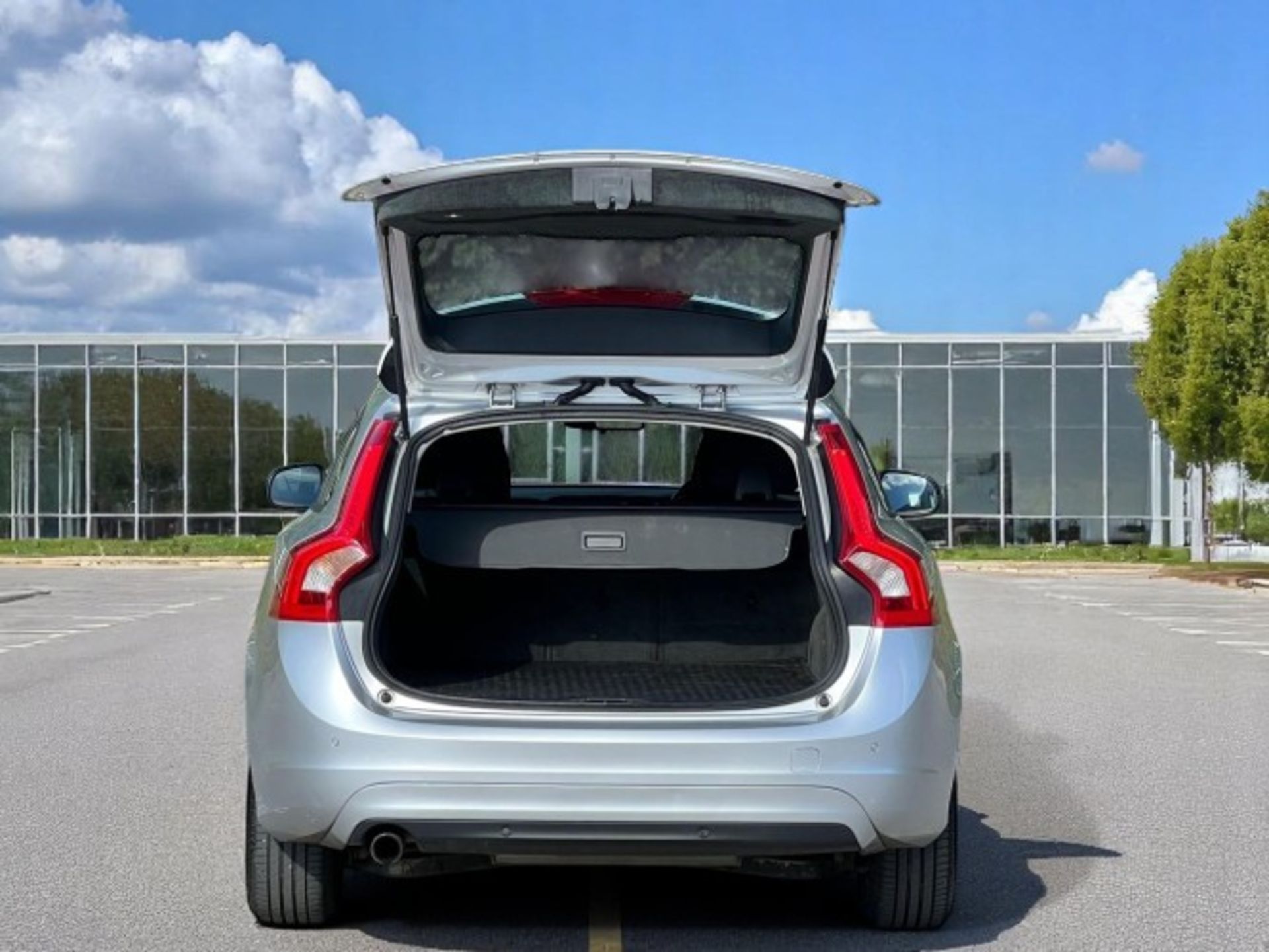 2013 VOLVO V60 1.6 D2 BUSINESS EDITION POWERSHIFT – AUTOMATIC >>--NO VAT ON HAMMER--<< - Image 4 of 29