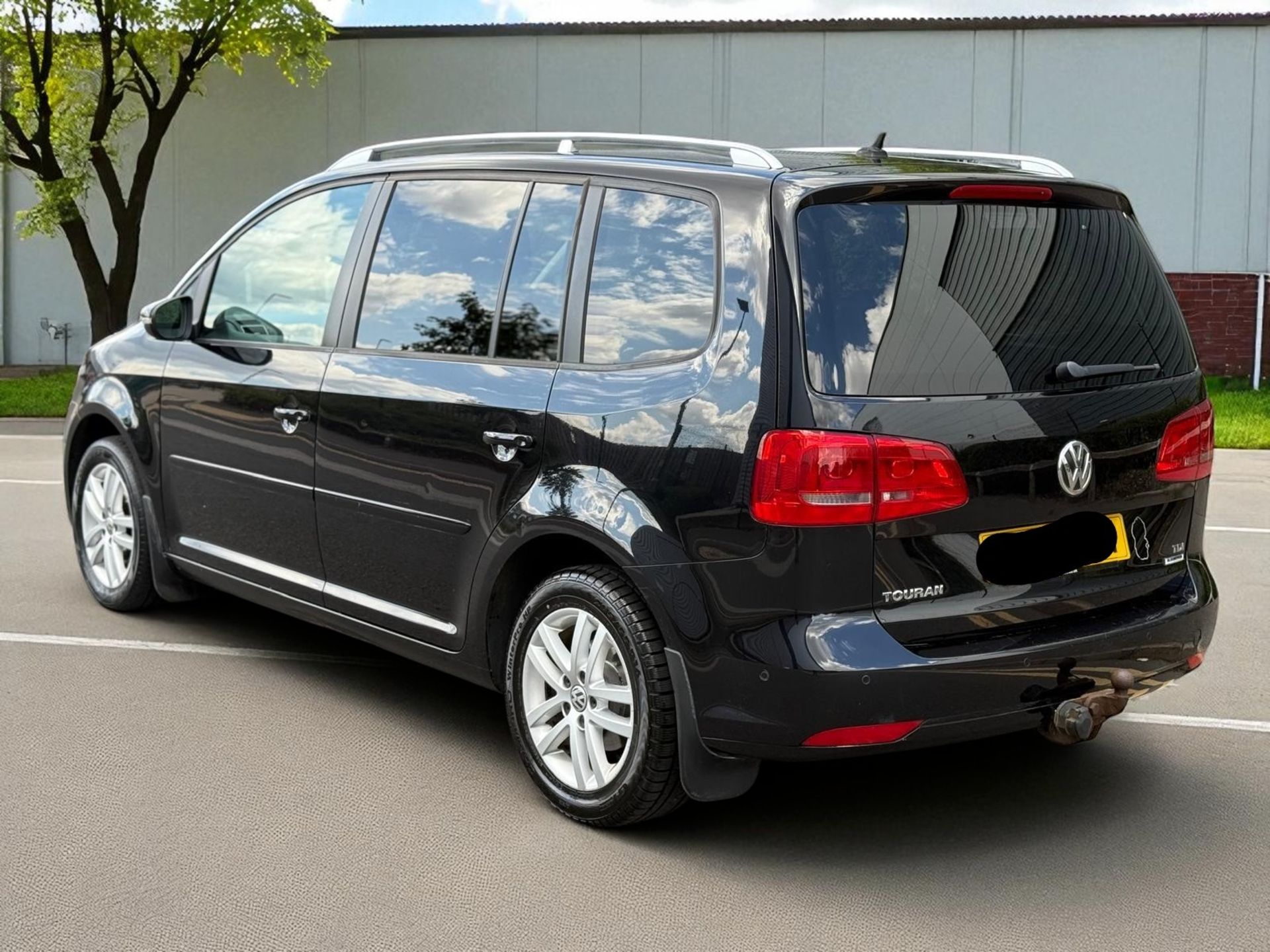 2014 VOLKSWAGEN TOURAN SE BLUE TECH TDI – 1.6 DIESEL – MANUAL – 7 SEATER >>--NO VAT ON HAMMER--<< - Image 9 of 41