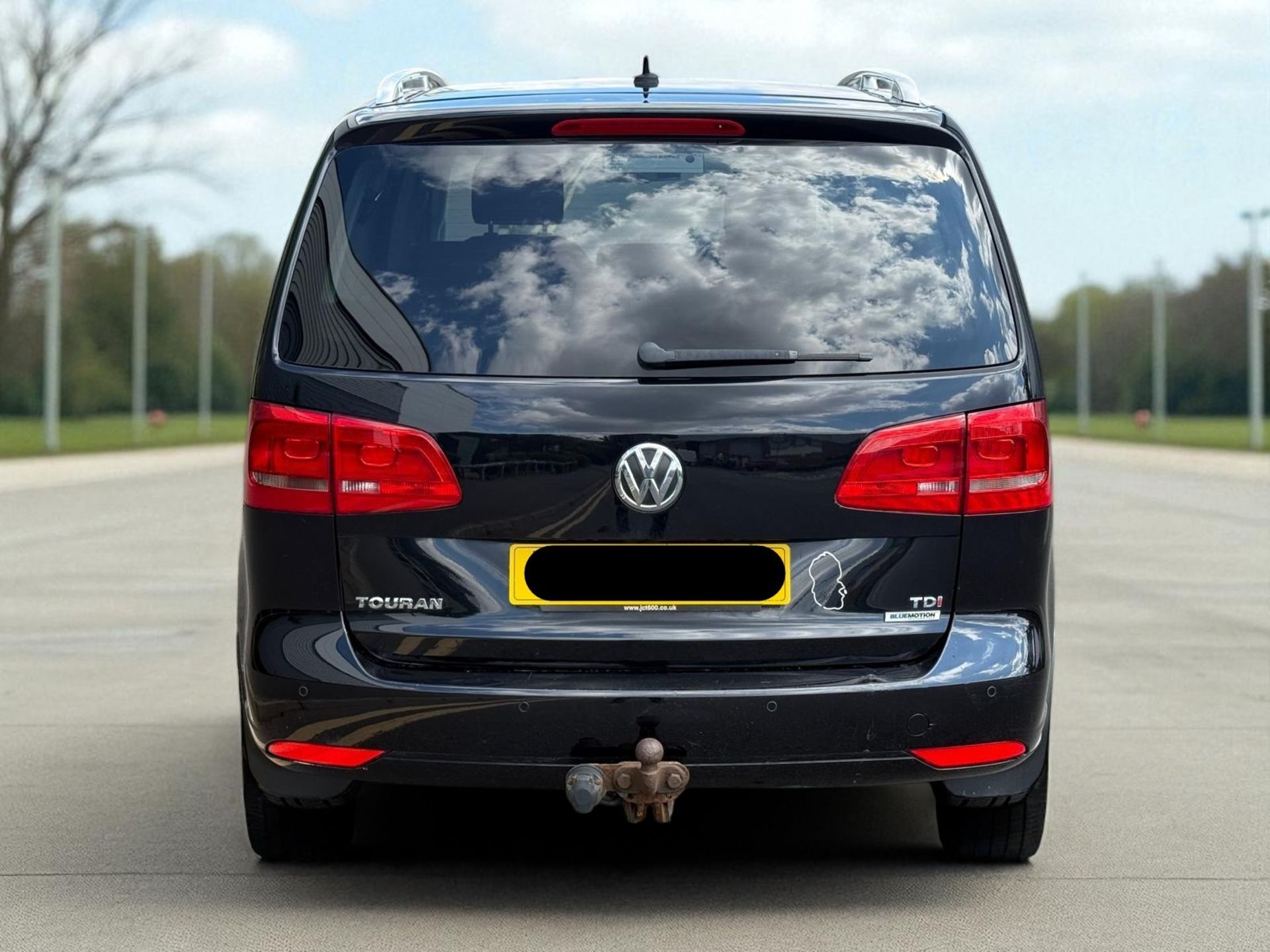 2014 VOLKSWAGEN TOURAN SE BLUE TECH TDI – 1.6 DIESEL – MANUAL – 7 SEATER >>--NO VAT ON HAMMER--<< - Image 2 of 41