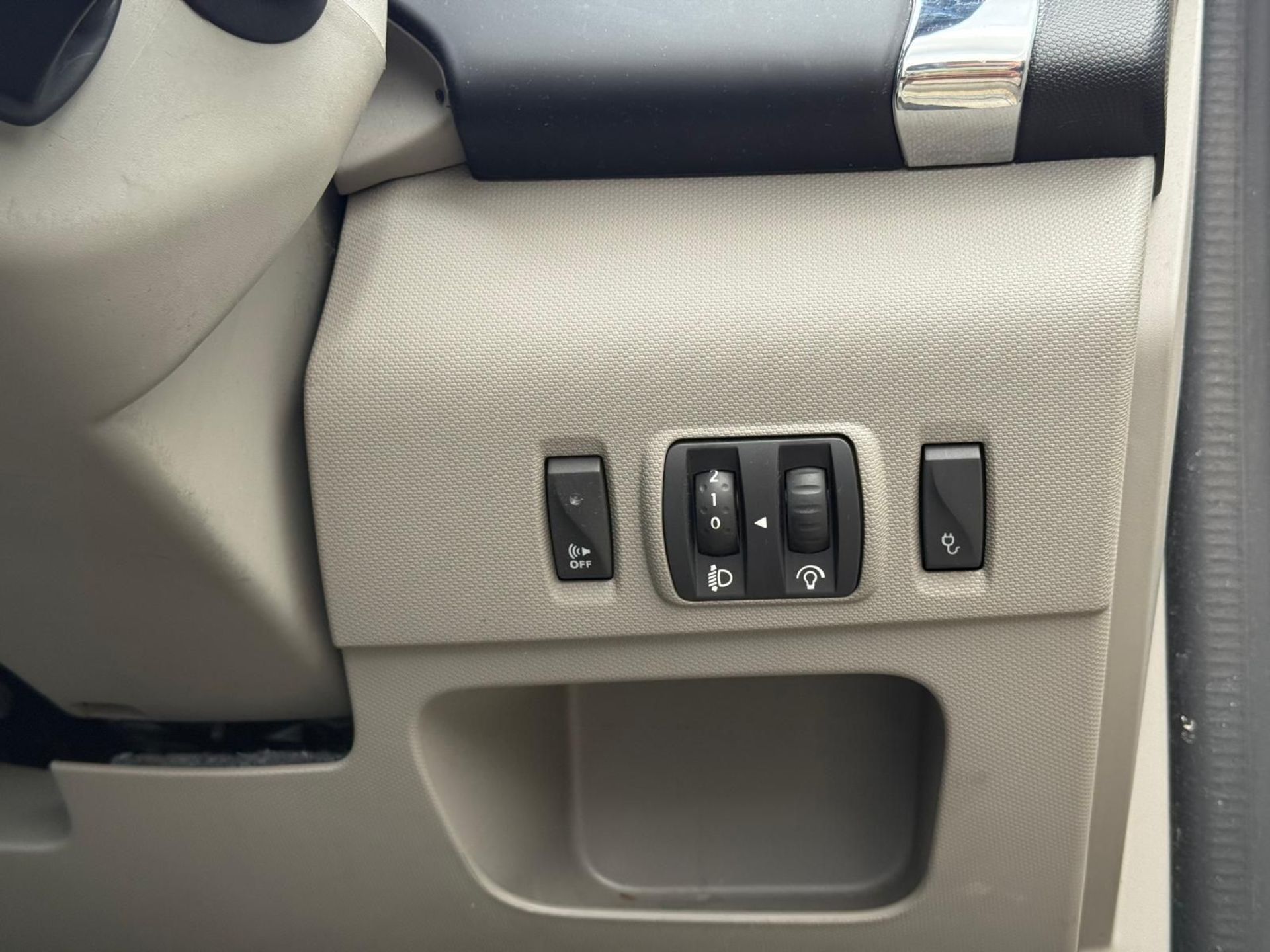 2016 RENAULT ZOE DYNAMIQUE NAV AUTO – 22KWH ELECTRIC HATCHBACK >>--NO VAT ON HAMMER--<< - Image 16 of 27