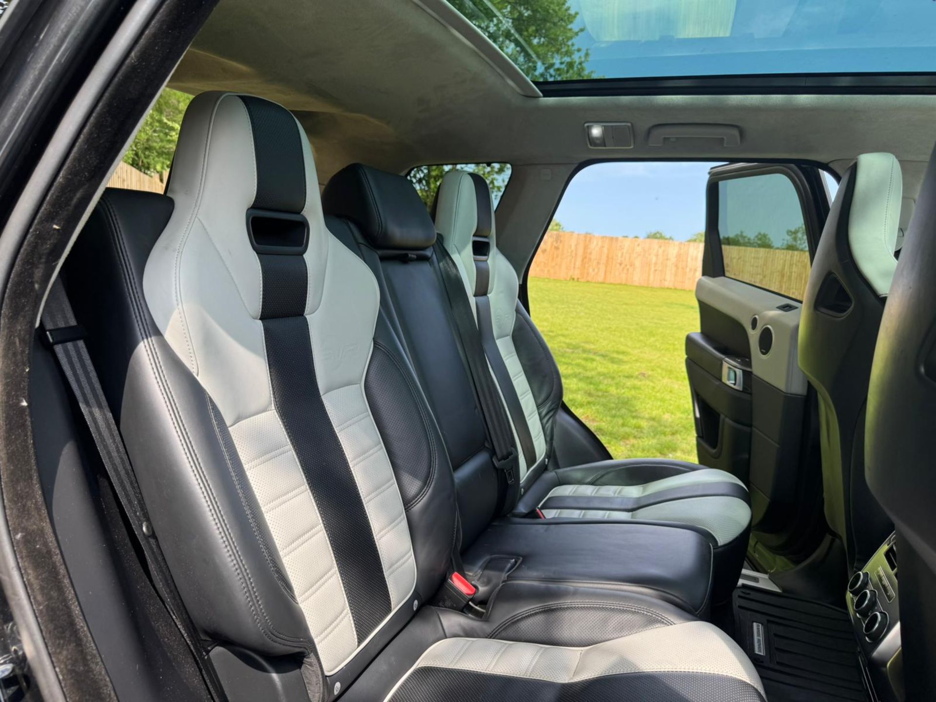 2015 LAND ROVER RANGE ROVER SPORT SVR V8 AUTO – 5.0L PETROL – 4WD >>--NO VAT ON HAMMER--<< - Image 26 of 31