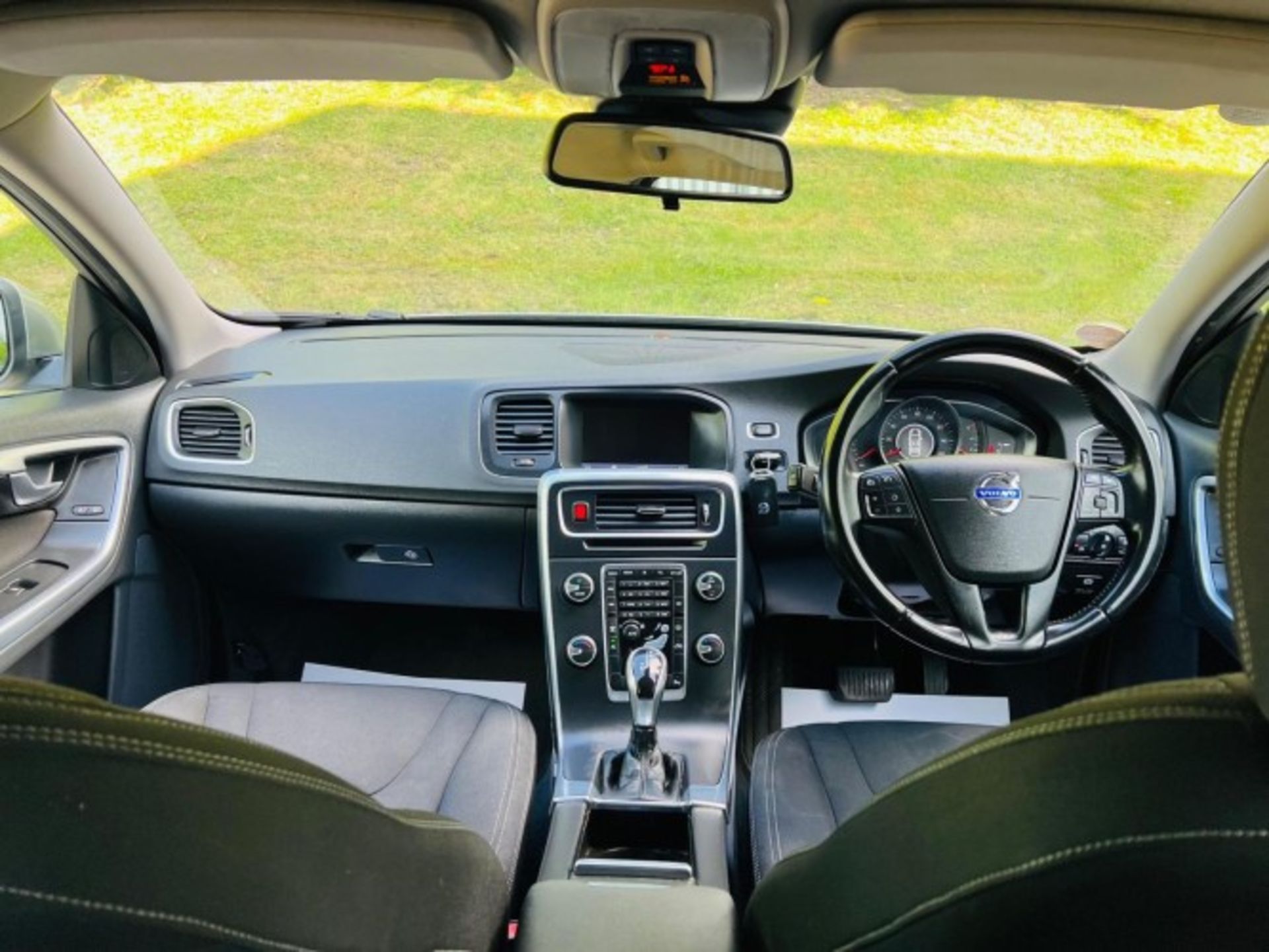 2013 VOLVO V60 1.6 D2 BUSINESS EDITION POWERSHIFT – AUTOMATIC >>--NO VAT ON HAMMER--<< - Image 16 of 29