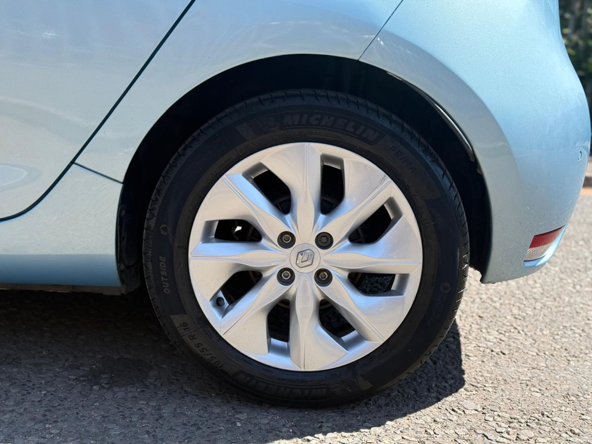 2014 RENAULT ZOE DYNAMIQUE INTENS AUTO – 68K MILES – 91% BATTERY HEALTH >>--NO VAT ON HAMMER--<< - Image 29 of 36