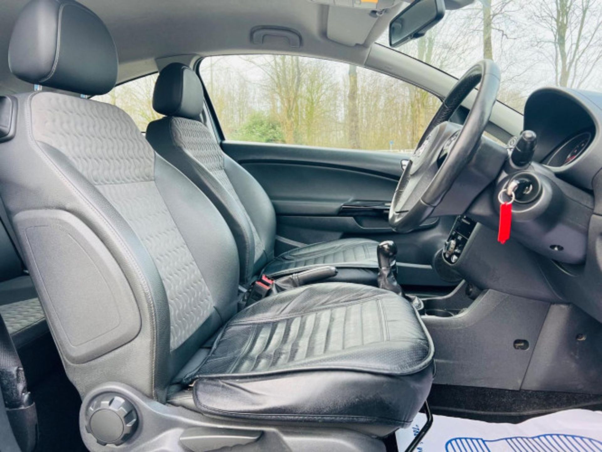 2013 VAUXHALL CORSA 1.2 16V SE 3DR >>--NO VAT ON HAMMER--<< - Image 8 of 32