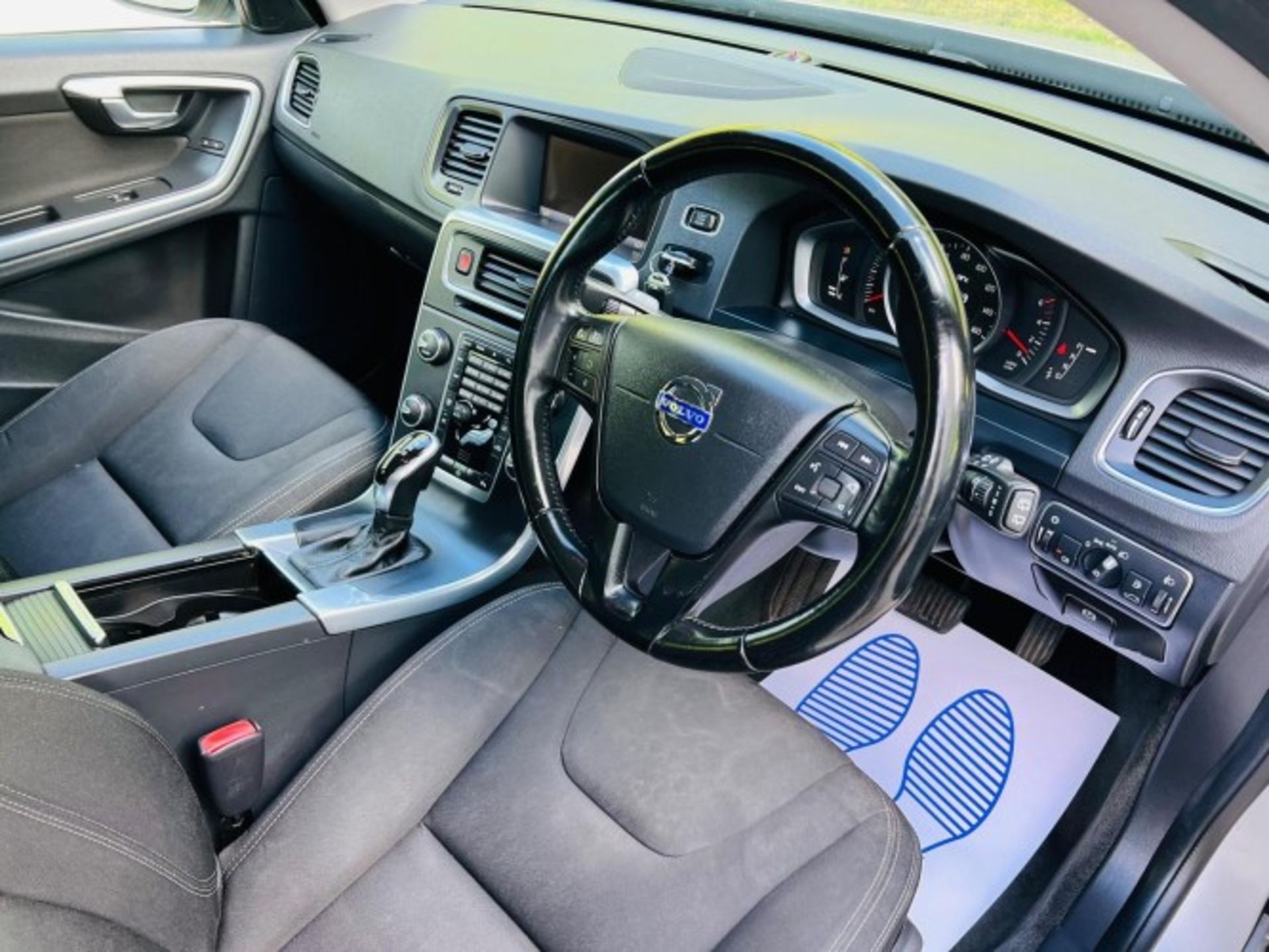 2013 VOLVO V60 1.6 D2 BUSINESS EDITION POWERSHIFT – AUTOMATIC >>--NO VAT ON HAMMER--<< - Image 27 of 29