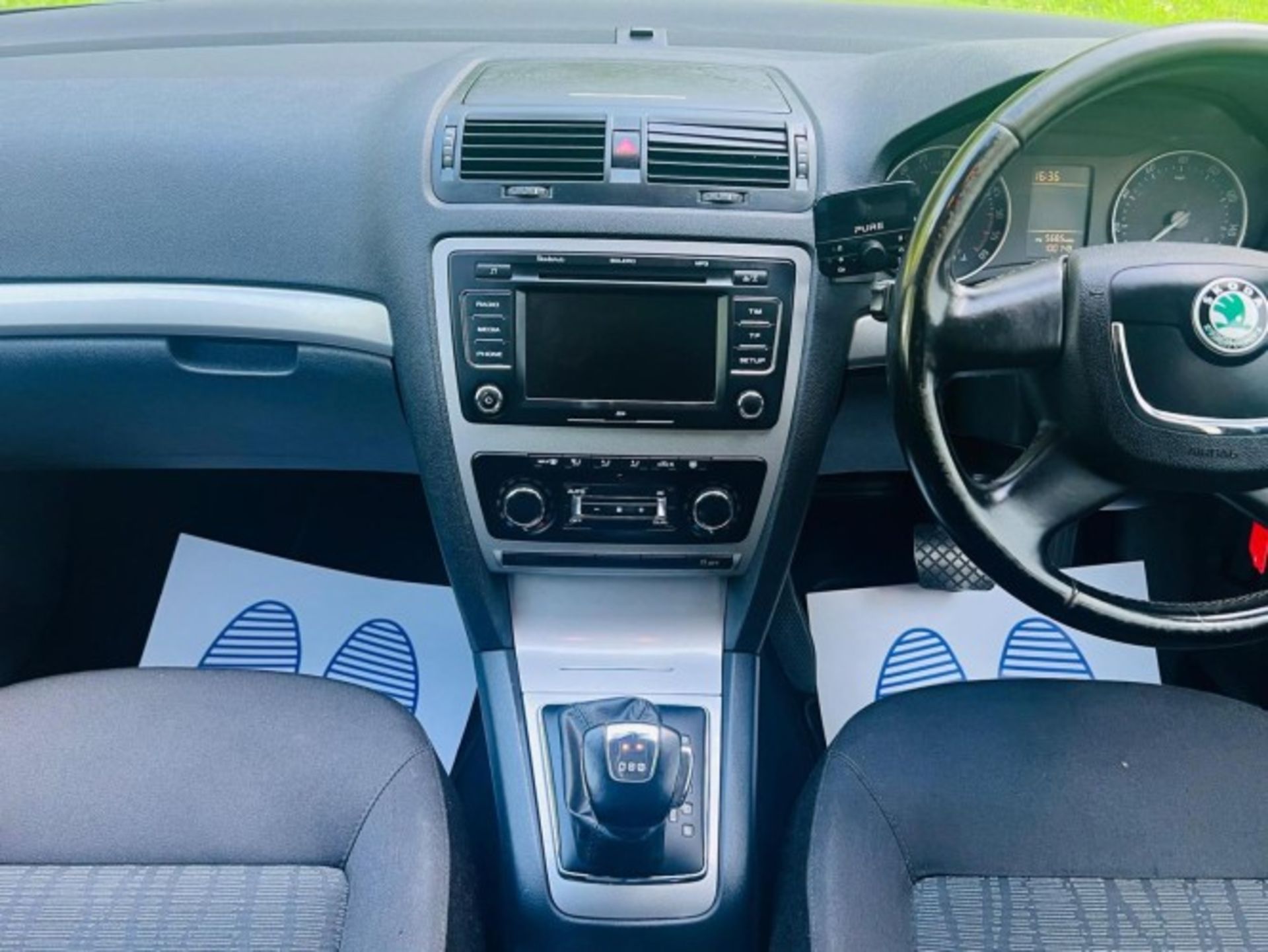 2012 SKODA OCTAVIA 1.6 TDI ELEGANCE DSG – 5DR ESTATE >>--NO VAT ON HAMMER--<< - Image 35 of 41