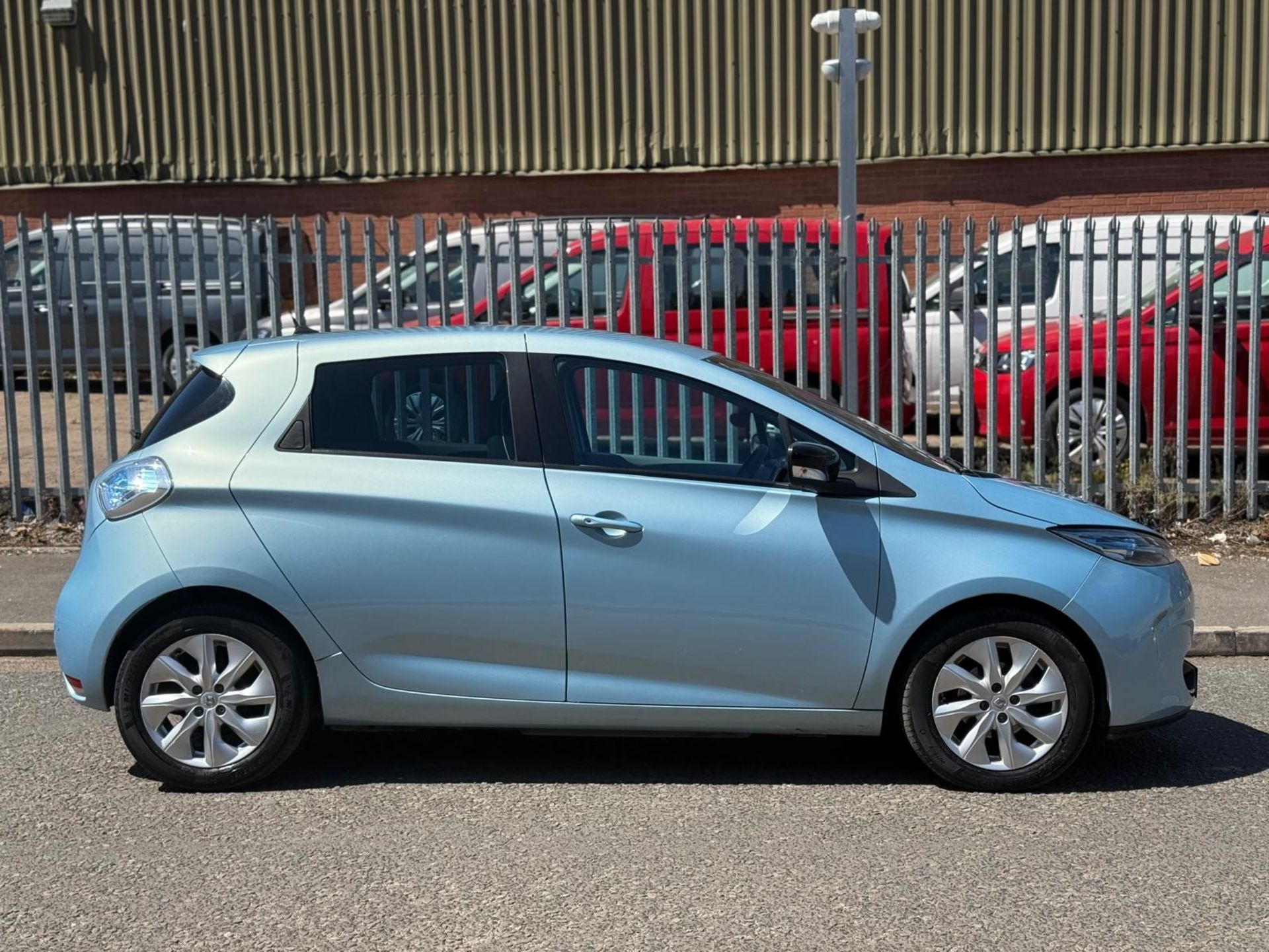 2014 RENAULT ZOE DYNAMIQUE INTENS AUTO – 68K MILES – 91% BATTERY HEALTH >>--NO VAT ON HAMMER--<< - Image 8 of 36