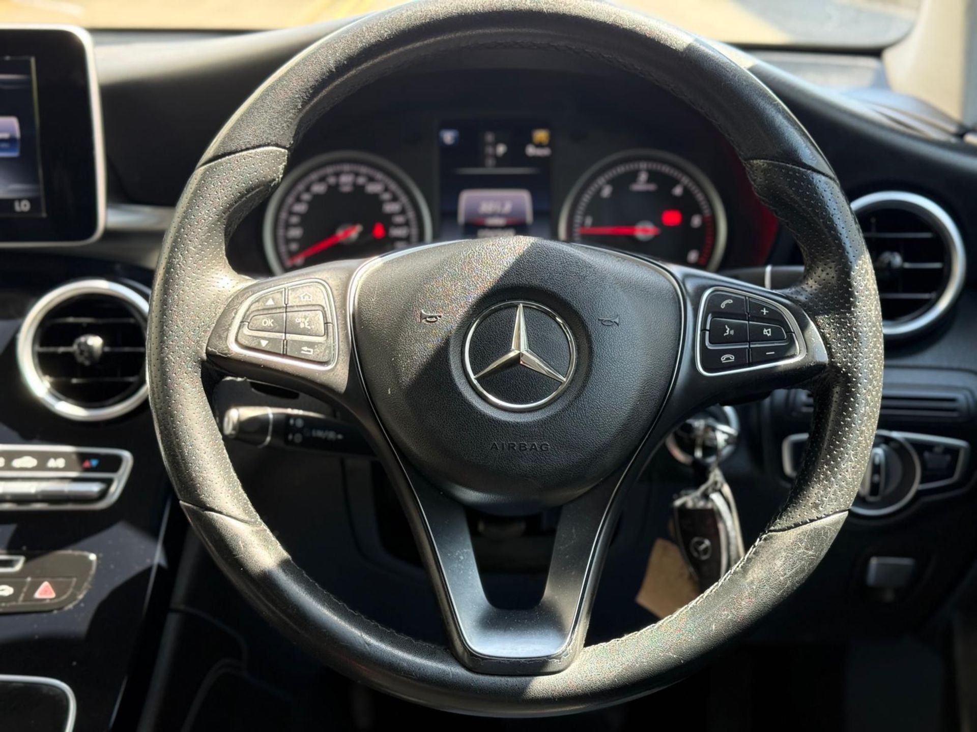 2017 MERCEDES-BENZ GLC 250 D 4MATIC SPORT AUTO >>--NO VAT ON HAMMER--<< - Image 24 of 27