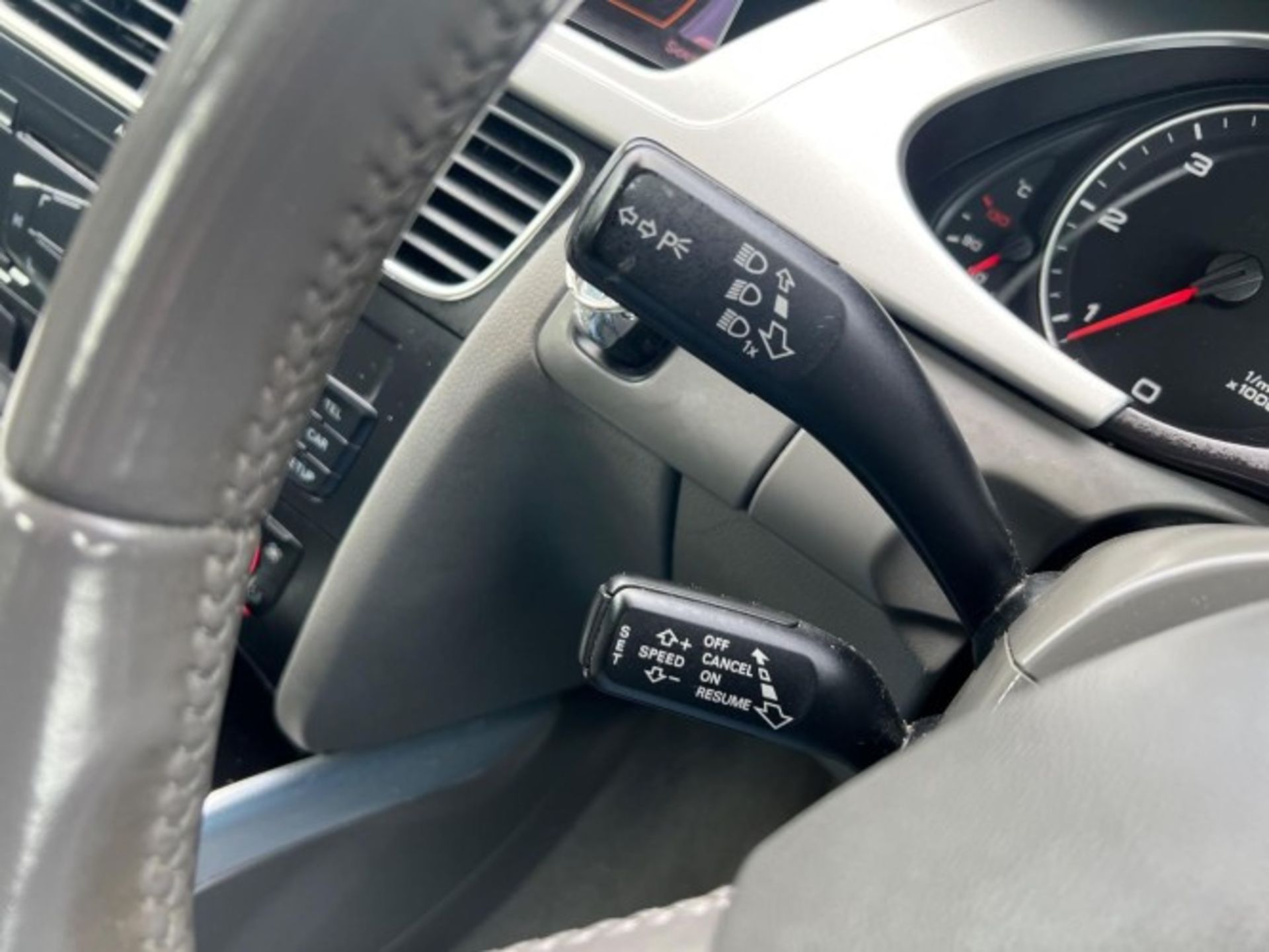2009 AUDI A4 2.0 TDI EXECUTIVE SE – MULTITRONIC >>--NO VAT ON HAMMER--<< - Image 28 of 39